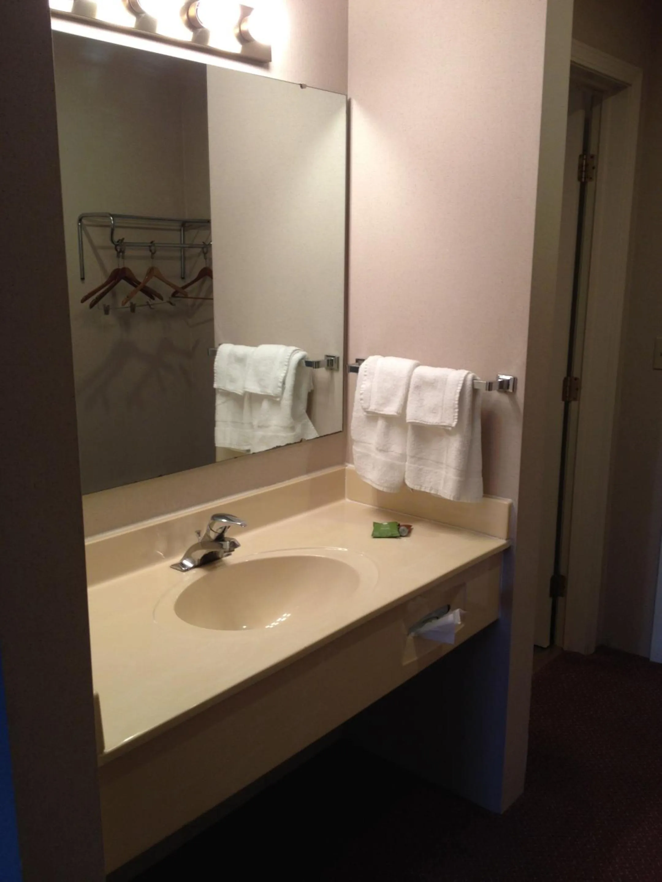 Bathroom in Cedar Hill Lodge