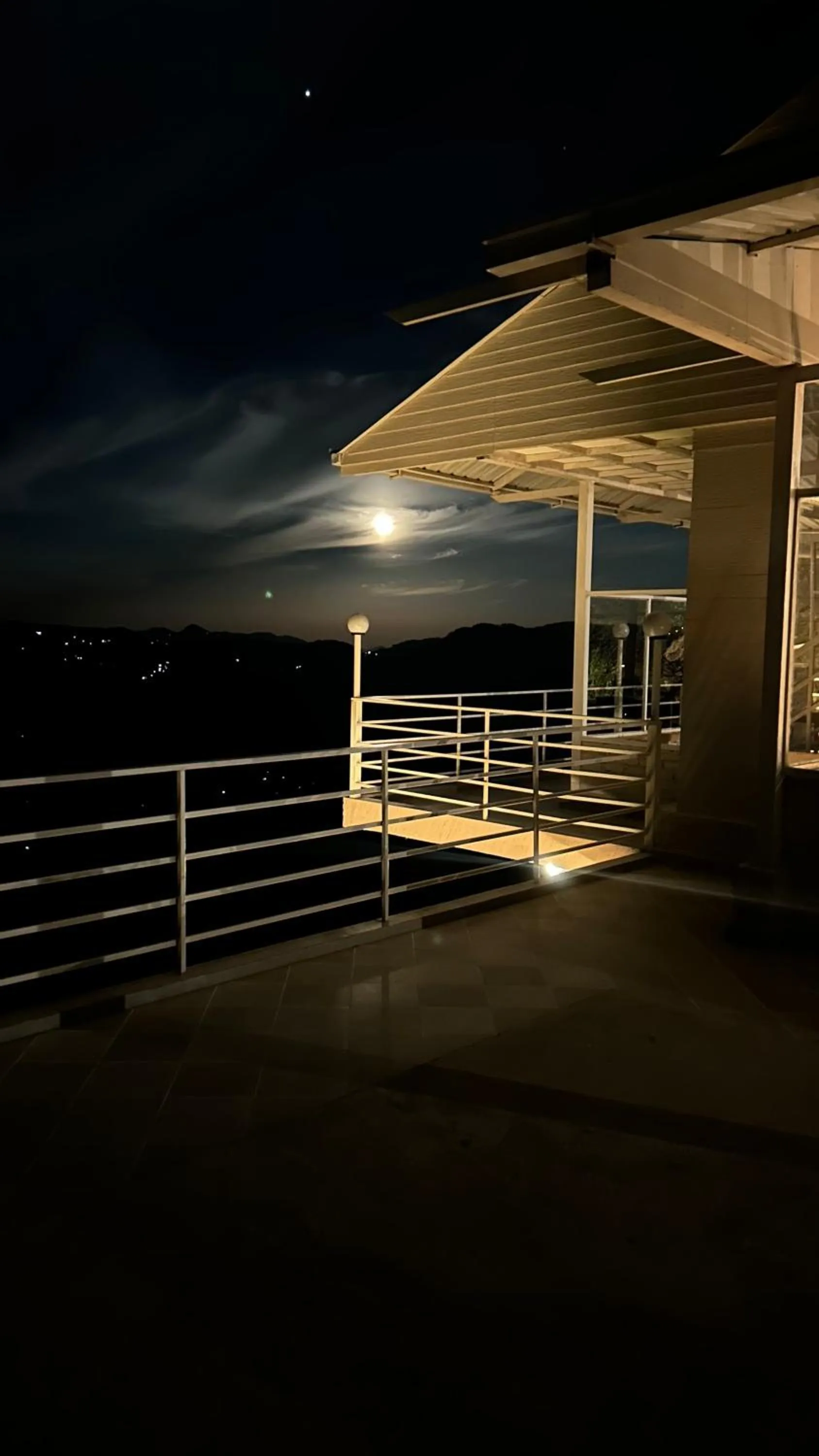 Night in Onehouse Resort Lansdowne