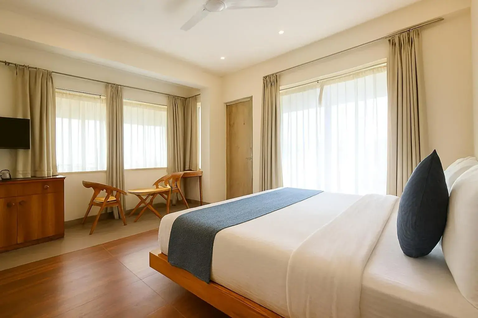 Suite with Mountain View in Onehouse Resort Lansdowne Suite with Mountain View in Onehouse Resort Lansdowne