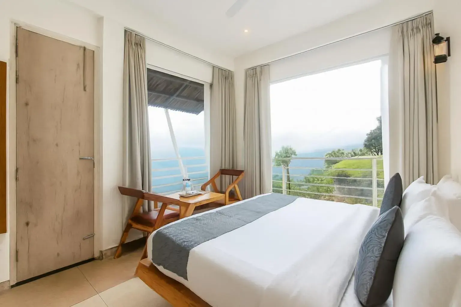 Queen Room with Balcony in Onehouse Resort Lansdowne Queen Room with Balcony in Onehouse Resort Lansdowne