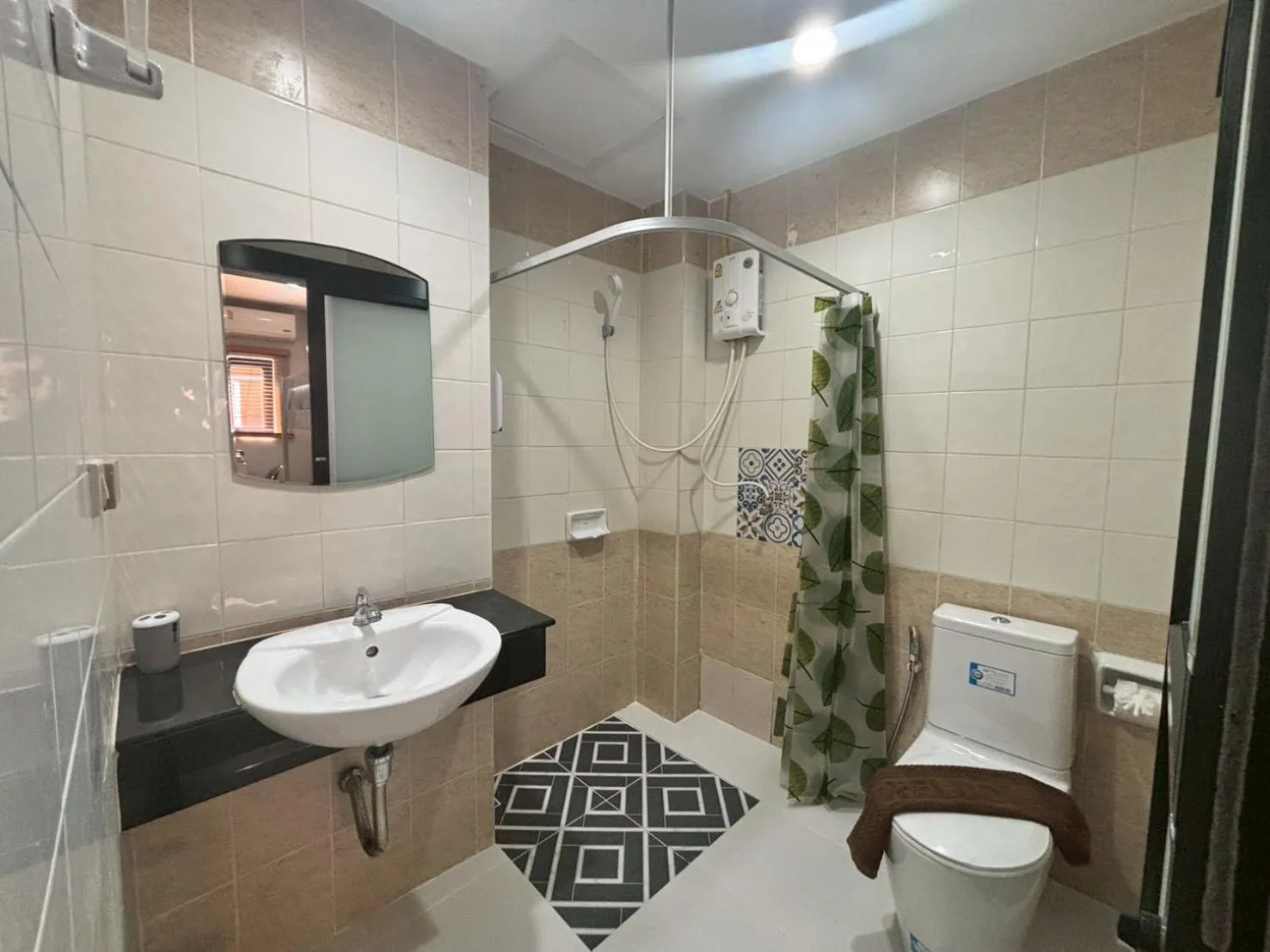 Shower in The Brown Boutique Patong