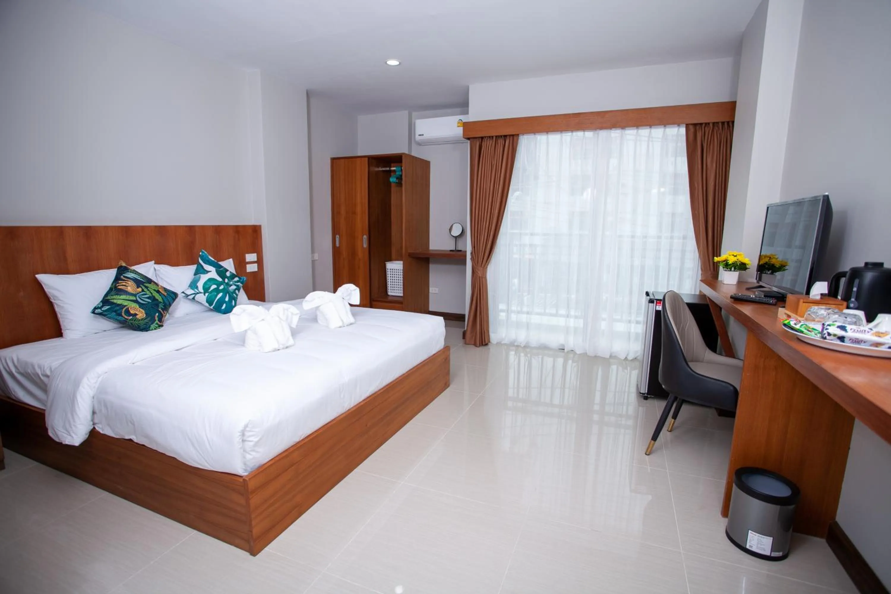 Photo of the whole room, Bed in The Brown Boutique Patong