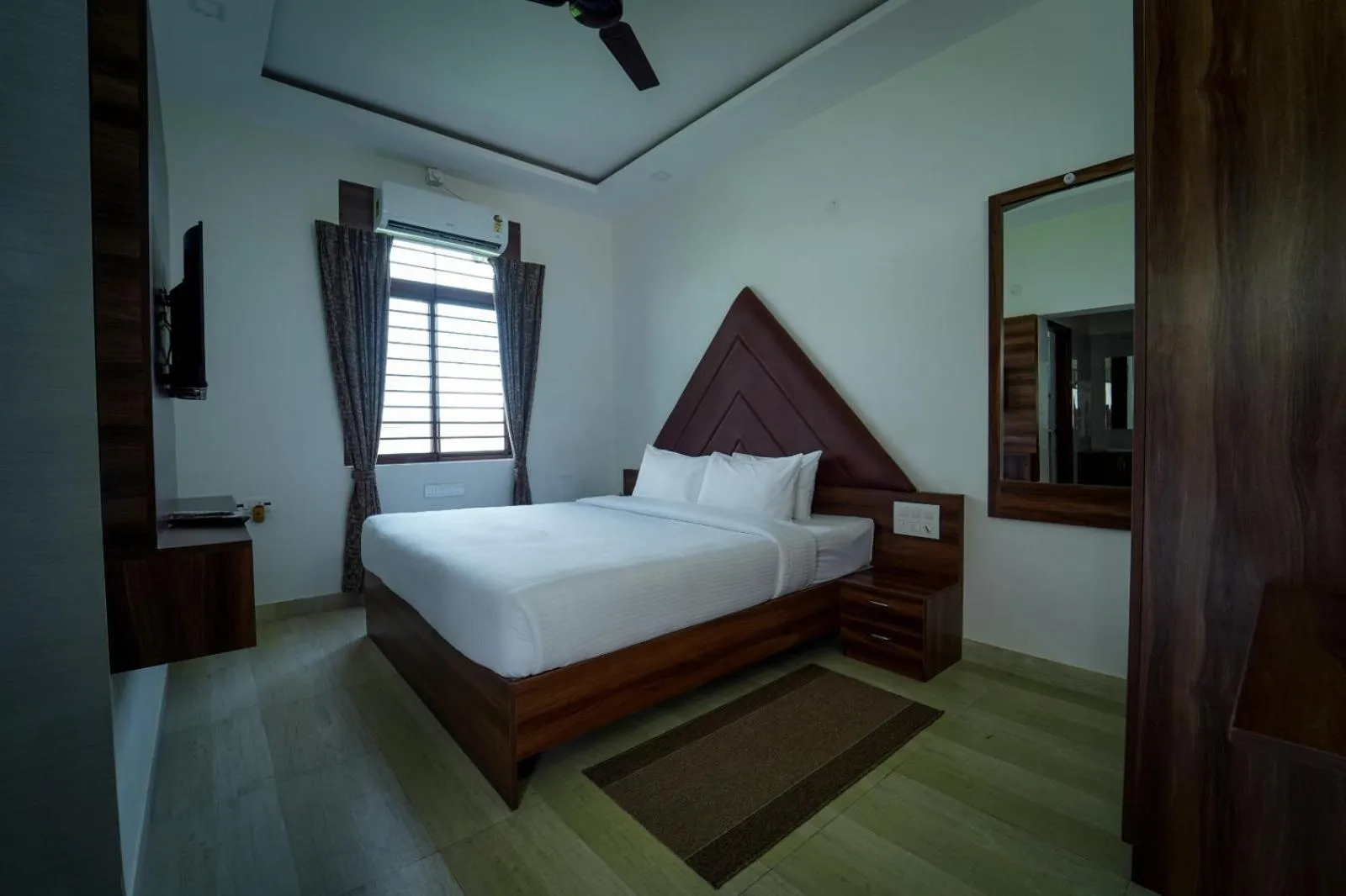 Bed in Tranquil Revtree Resort