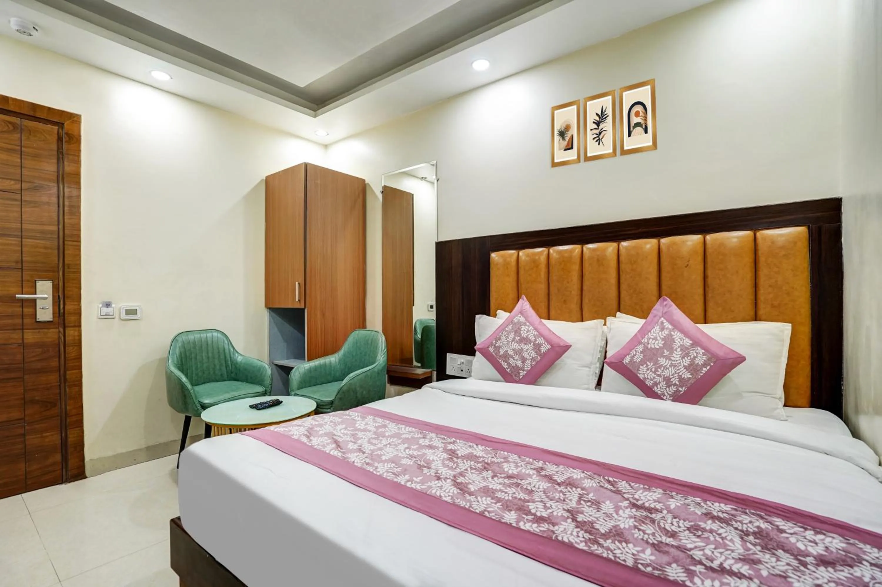 Bedroom, Bed in Hotel Royal Rosette Near New Delhi Railway Station - Connaught Place and VFS