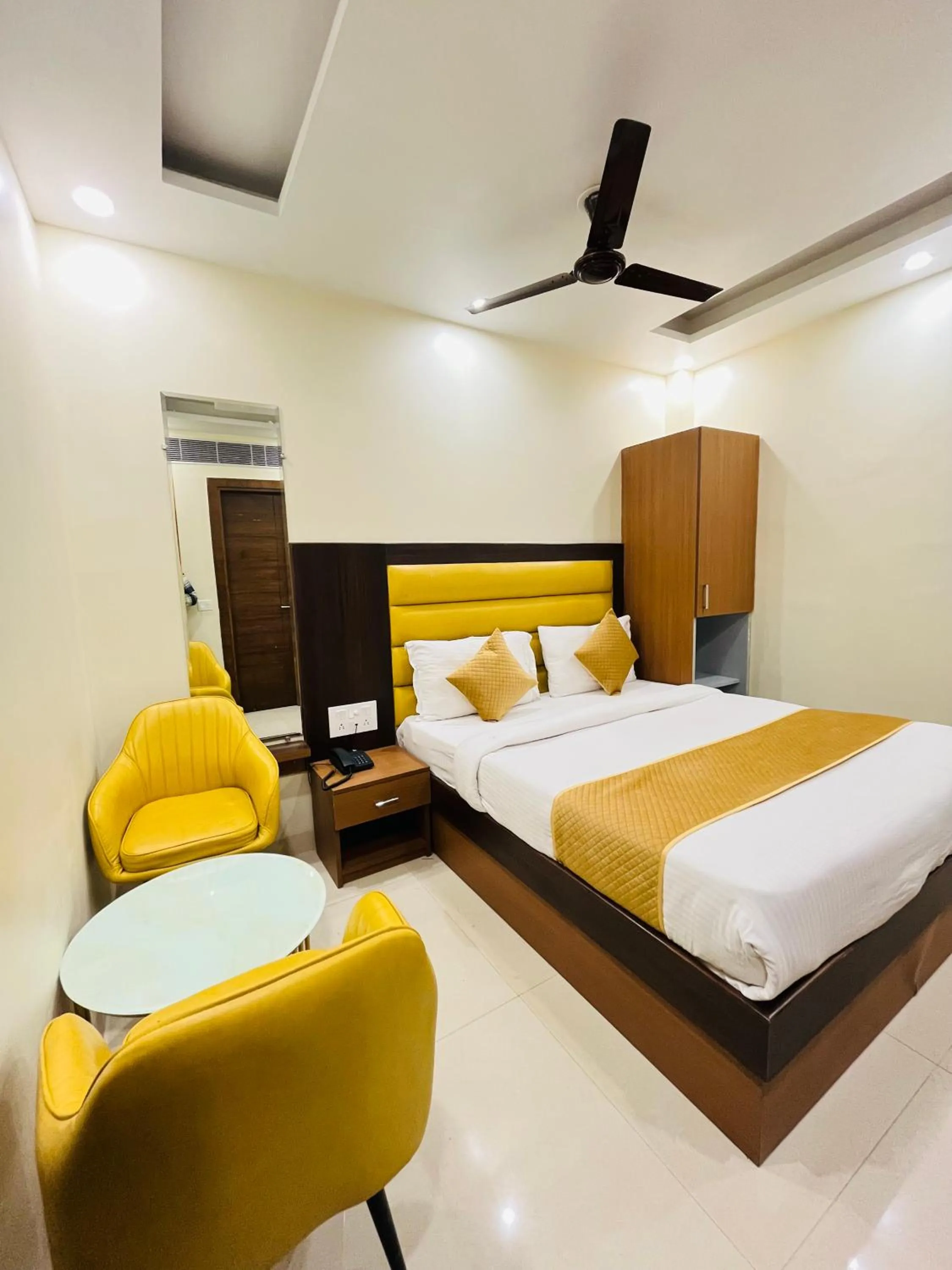 TV and multimedia, Bed in Hotel Royal Rosette Near New Delhi Railway Station - Connaught Place and VFS