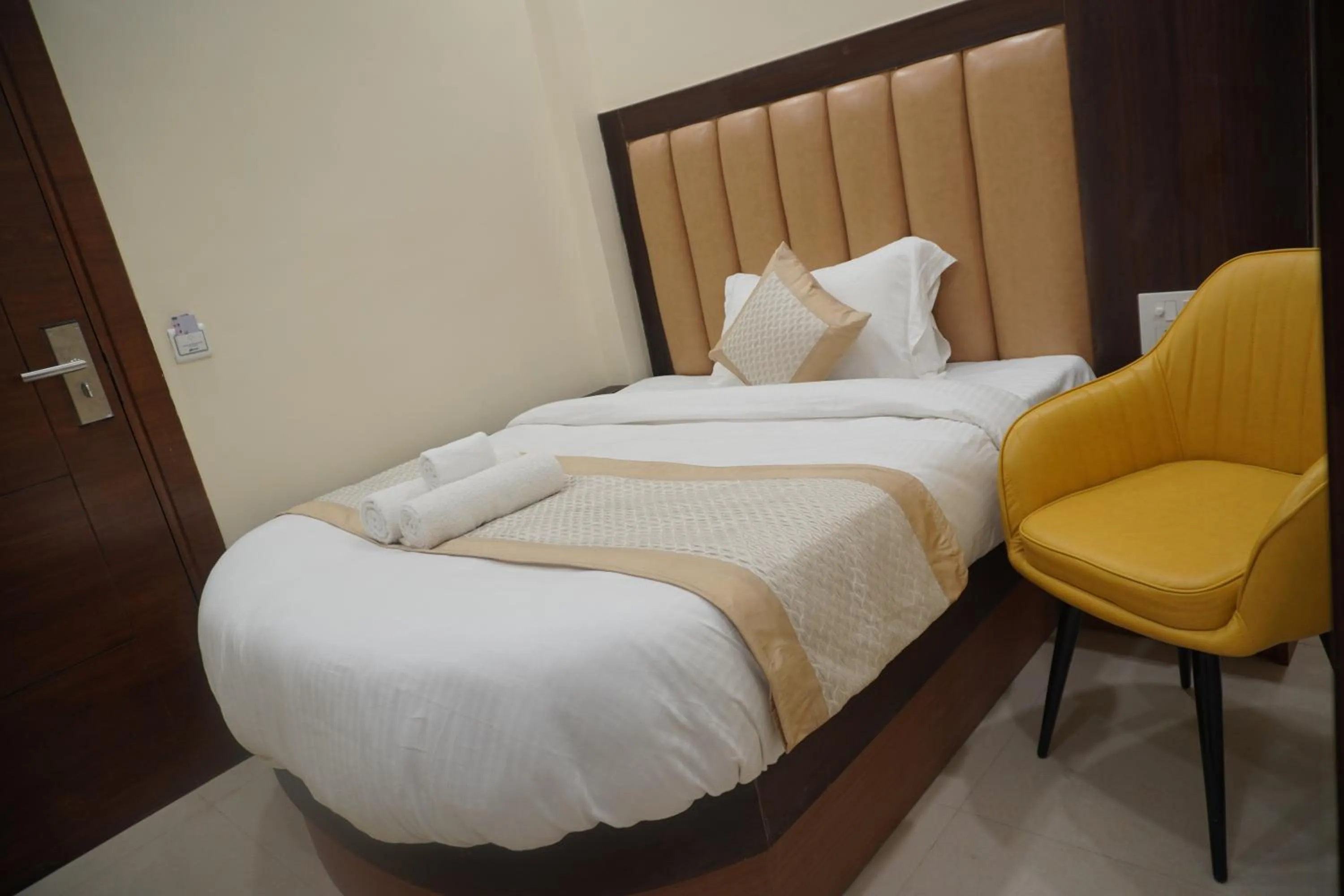 Bed in Hotel Royal Rosette Near New Delhi Railway Station - Connaught Place and VFS
