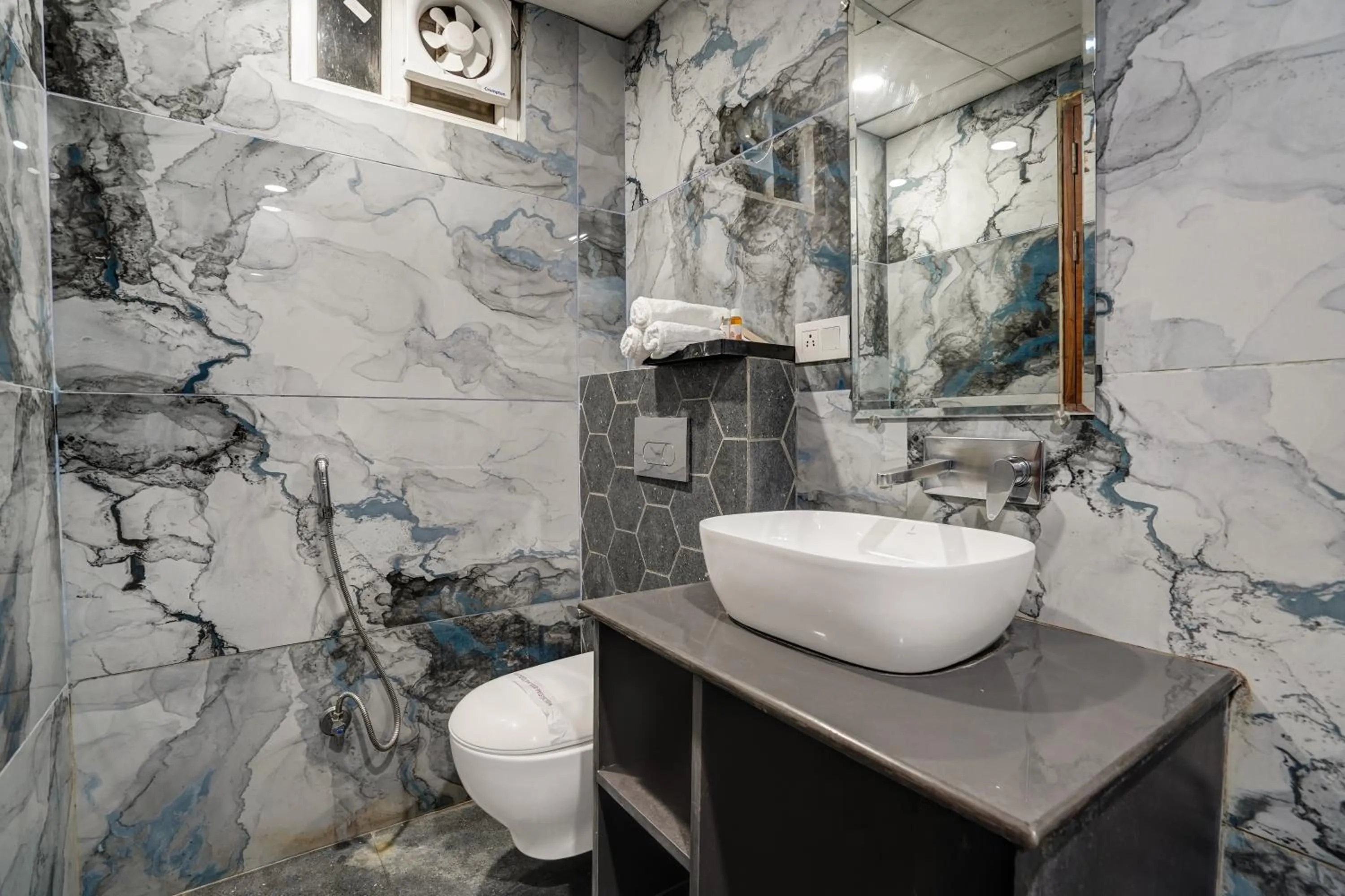 Bathroom in Hotel Royal Rosette Near New Delhi Railway Station - Connaught Place and VFS