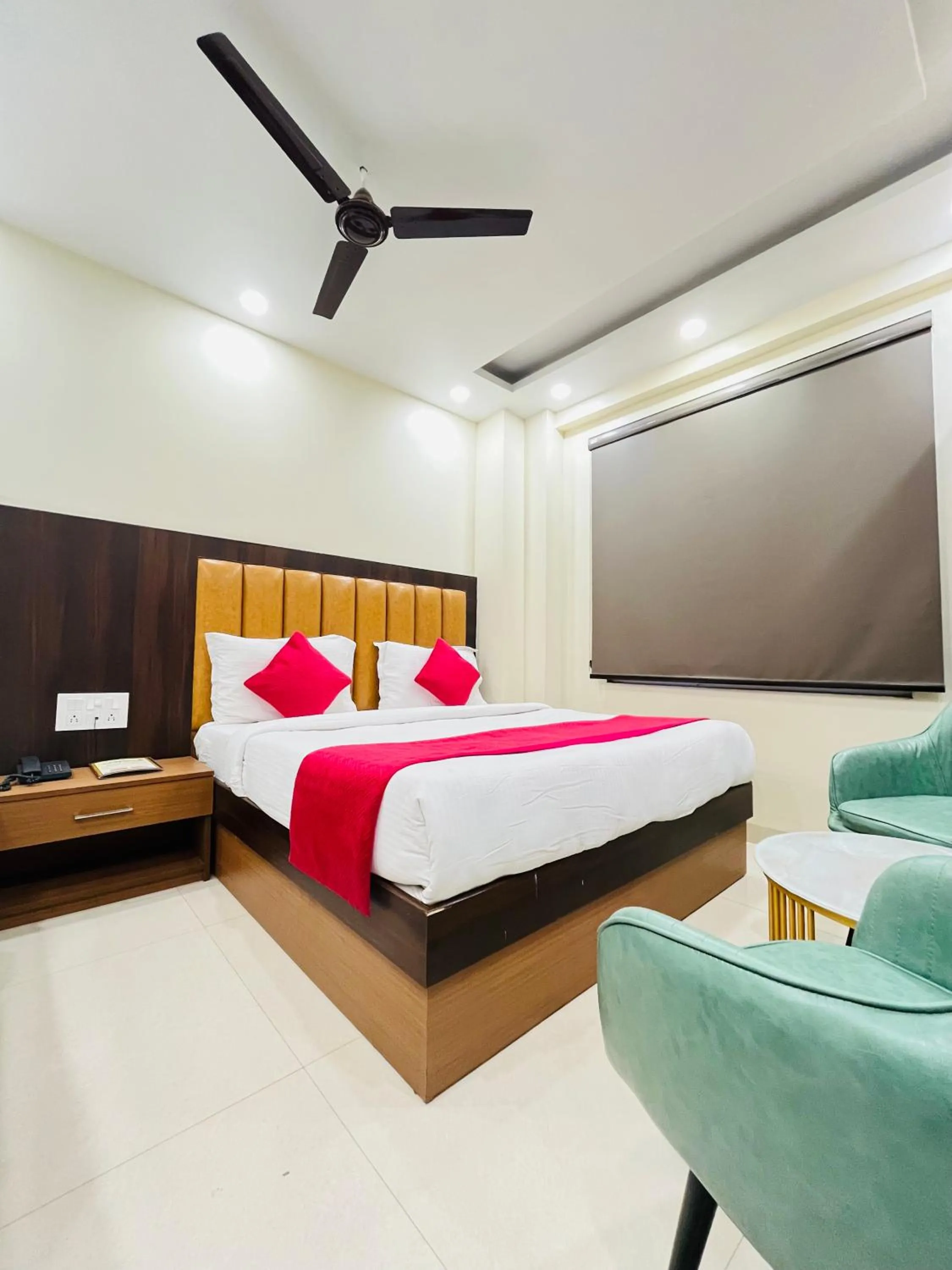 TV and multimedia, Bed in Hotel Royal Rosette Near New Delhi Railway Station - Connaught Place and VFS