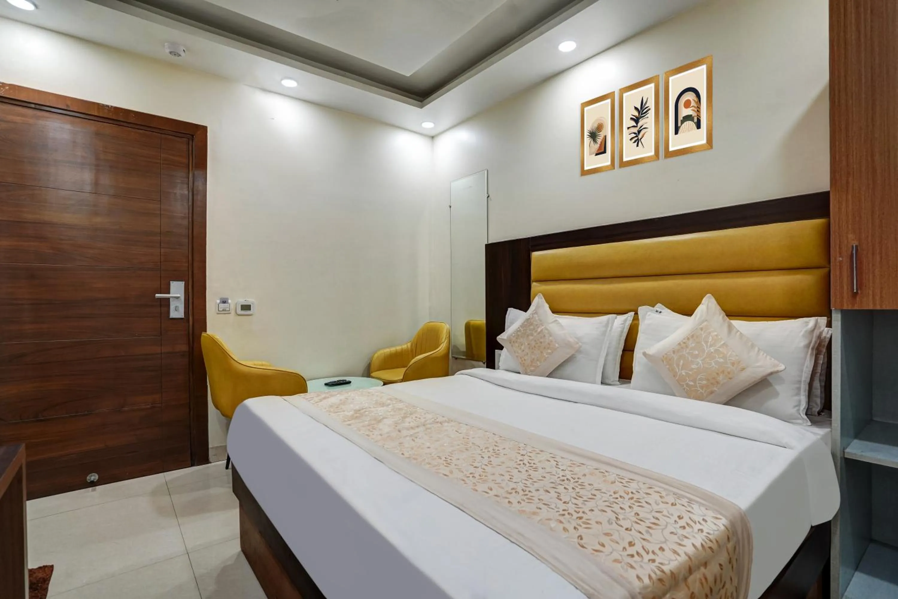 Photo of the whole room, Bed in Hotel Royal Rosette Near New Delhi Railway Station - Connaught Place and VFS