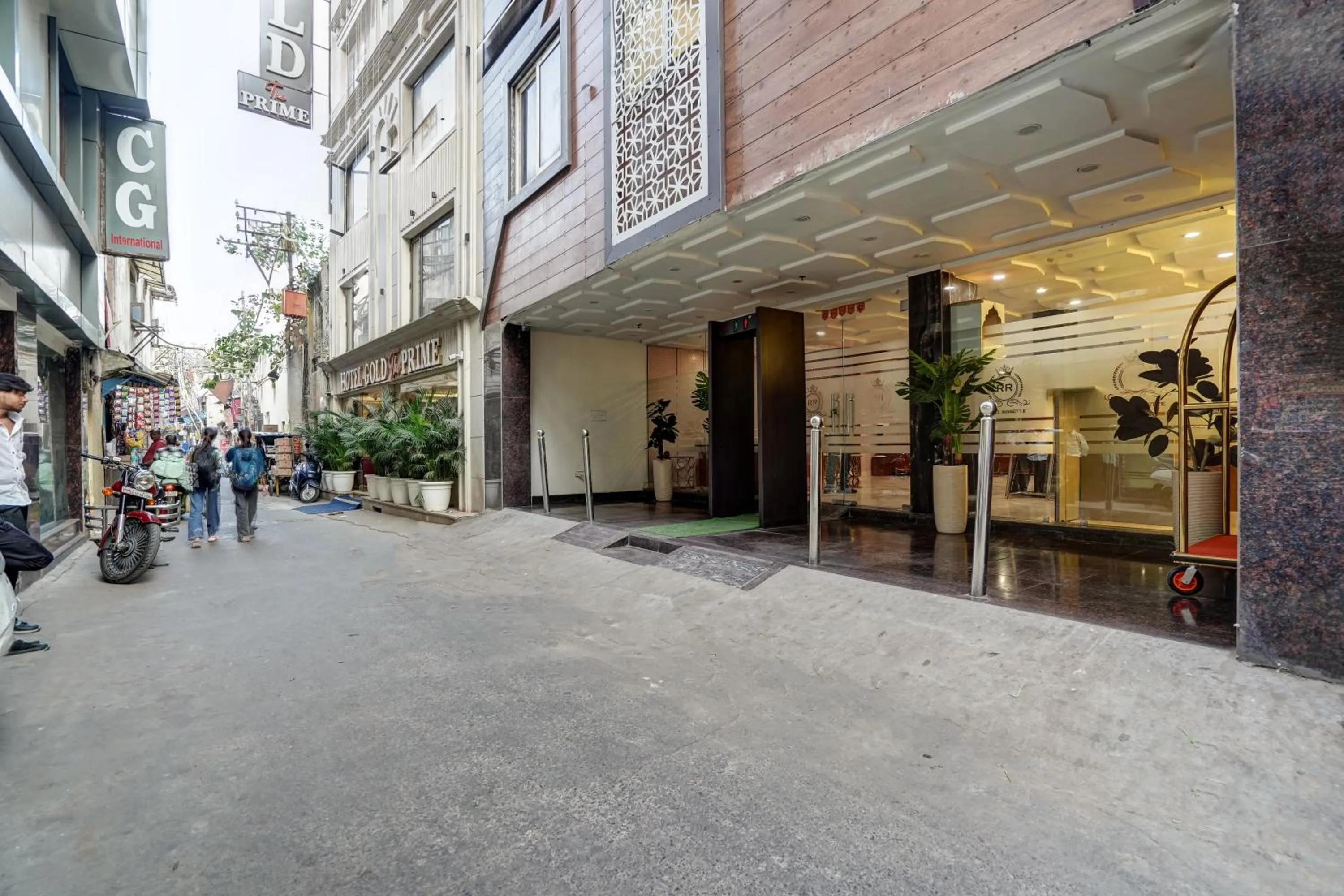 Street view in Hotel Royal Rosette Near New Delhi Railway Station - Connaught Place and VFS