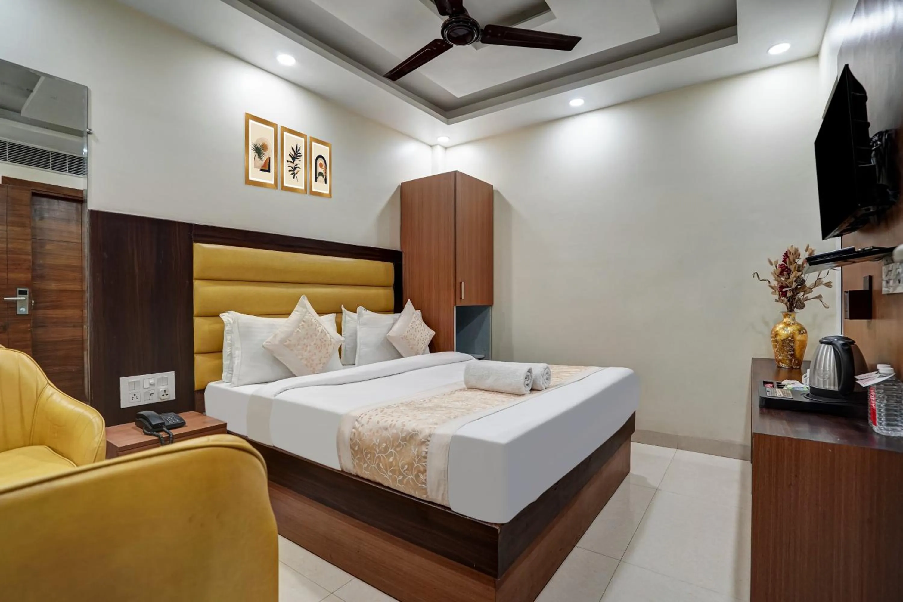 Photo of the whole room, Bed in Hotel Royal Rosette Near New Delhi Railway Station - Connaught Place and VFS