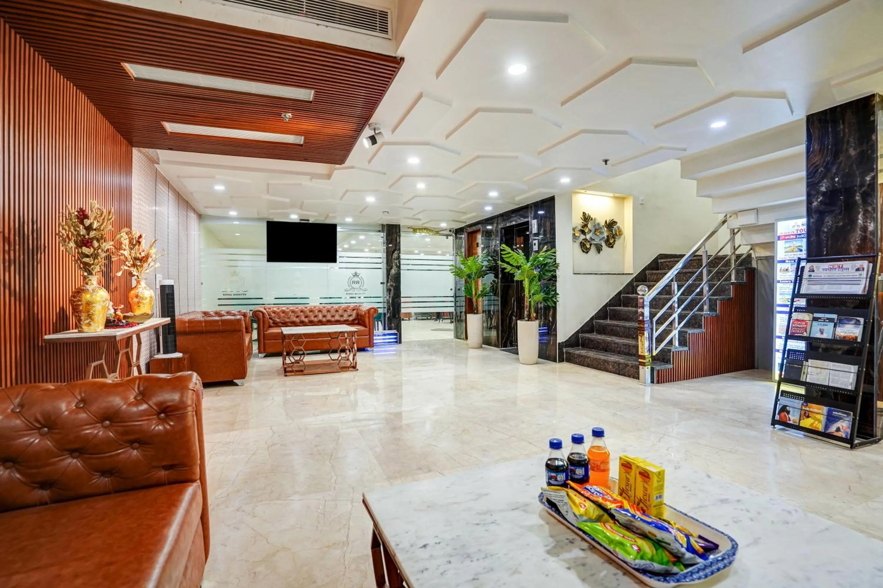 Living room in Hotel Royal Rosette Near New Delhi Railway Station - Connaught Place and VFS