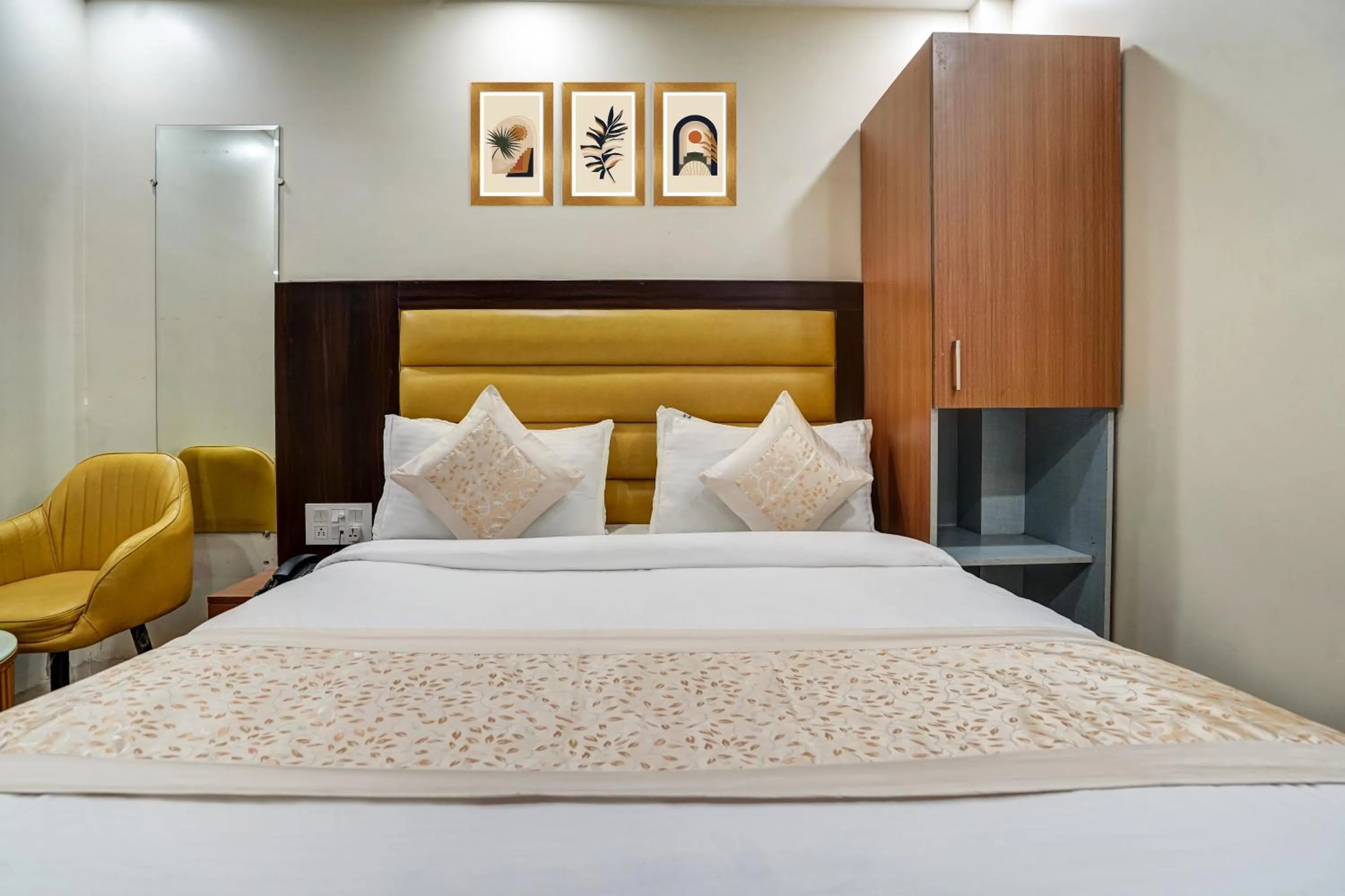 Bedroom, Bed in Hotel Royal Rosette Near New Delhi Railway Station - Connaught Place and VFS