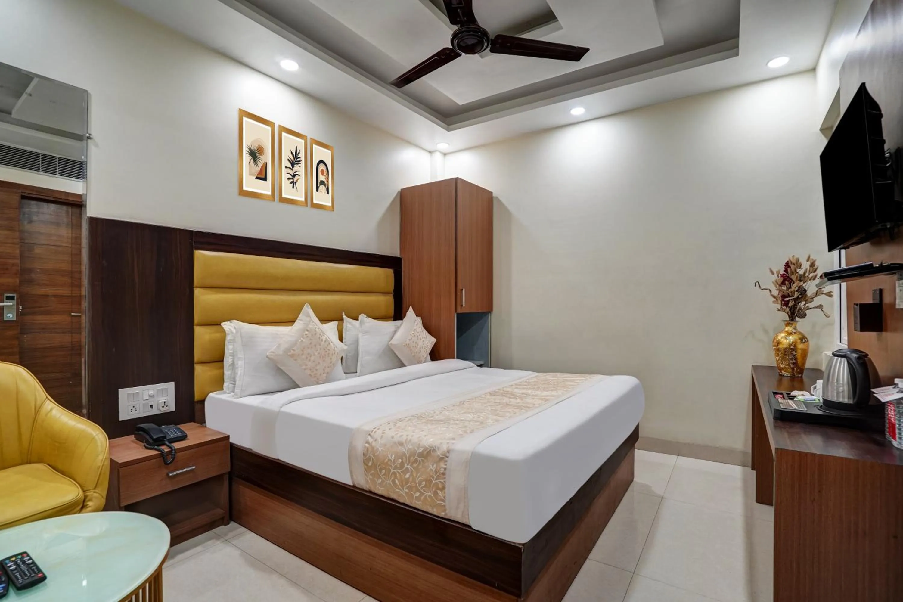 Photo of the whole room, Bed in Hotel Royal Rosette Near New Delhi Railway Station - Connaught Place and VFS