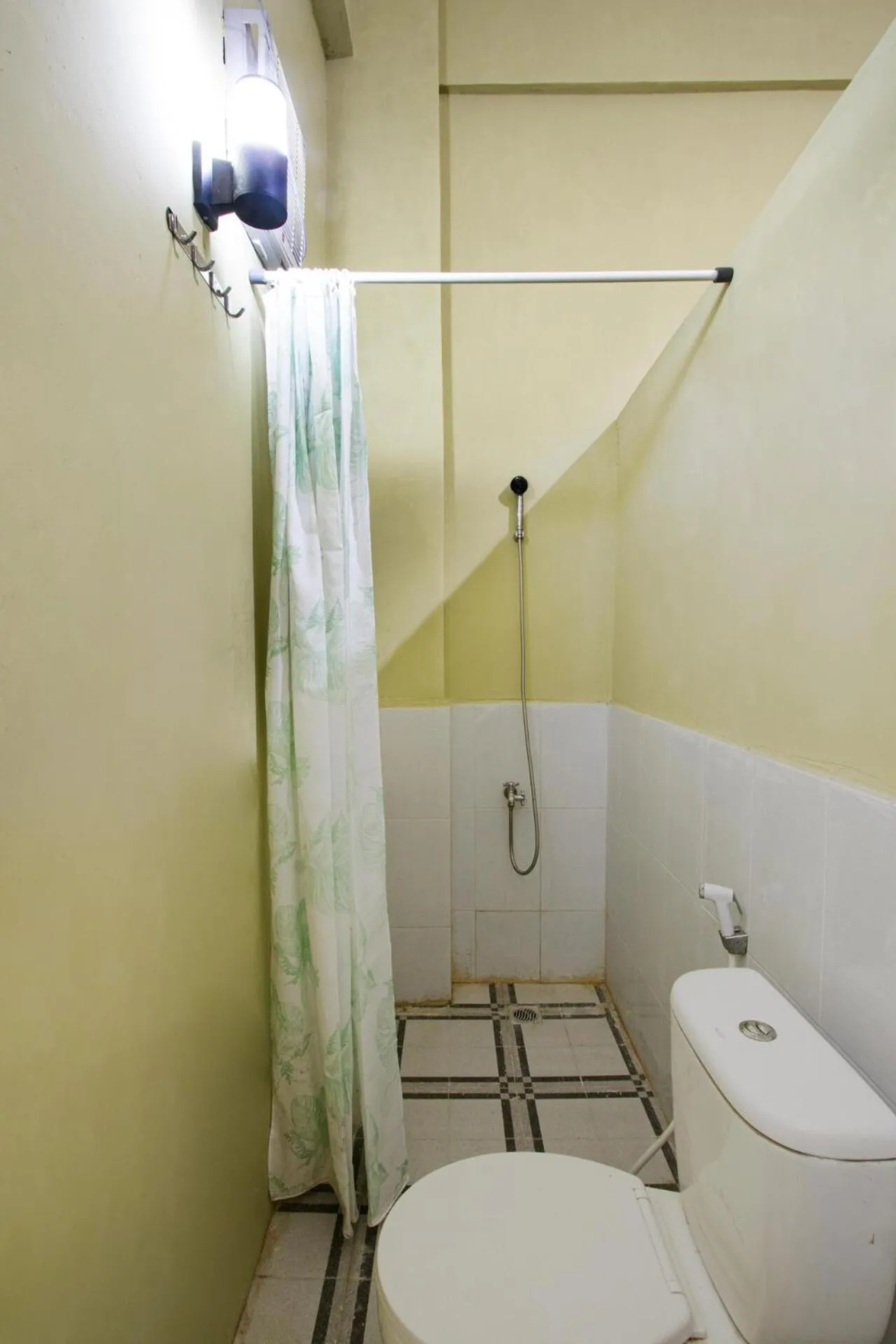 Bathroom in Hotel O Onong's Homestay Near Dodikjur Rindam XIII/Merdeka