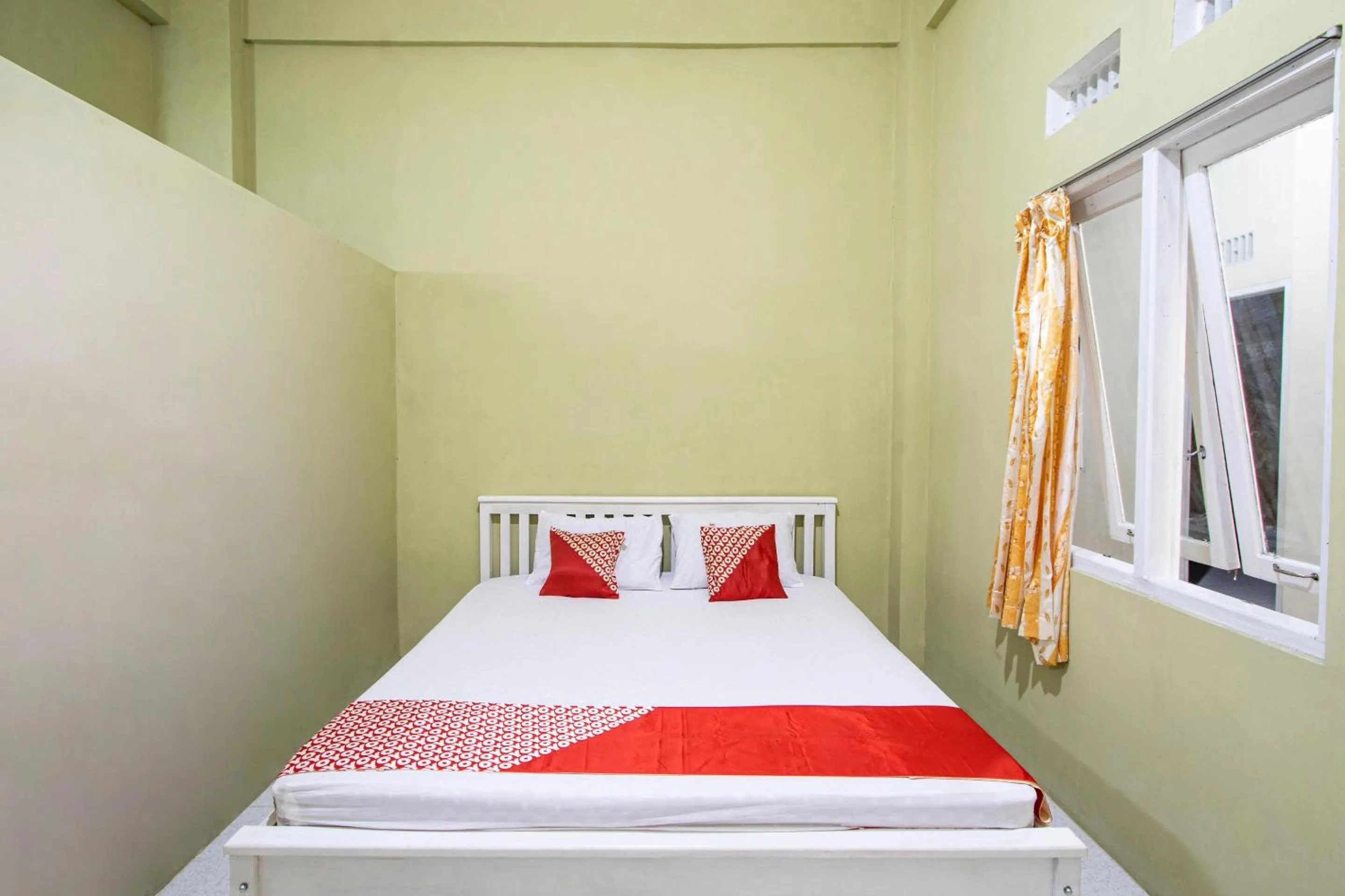 Bedroom, Bed in Hotel O Onong's Homestay Near Dodikjur Rindam XIII/Merdeka