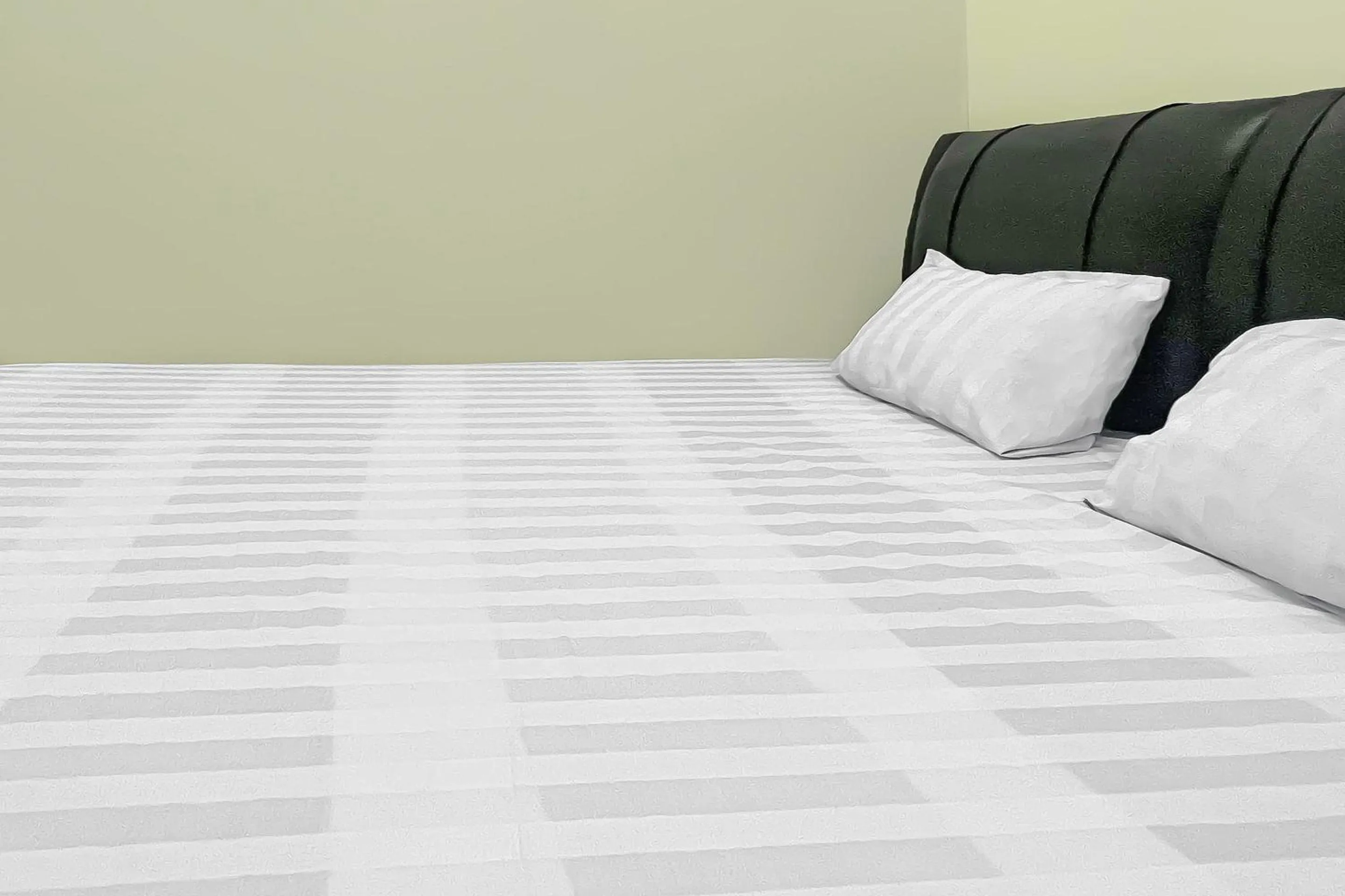 Bedroom, Bed in Hotel O Oma Homestay