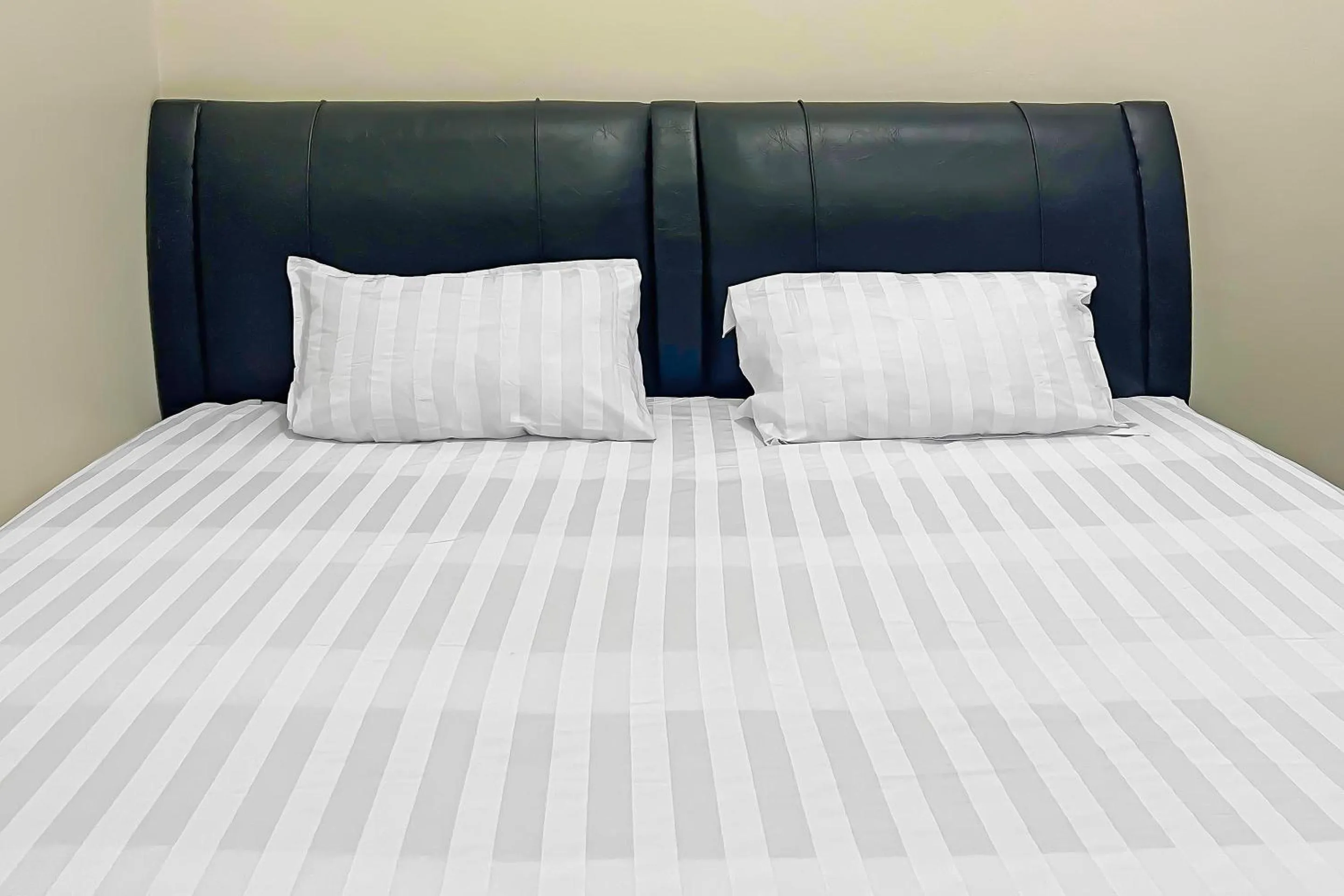 Bedroom, Bed in Hotel O Oma Homestay