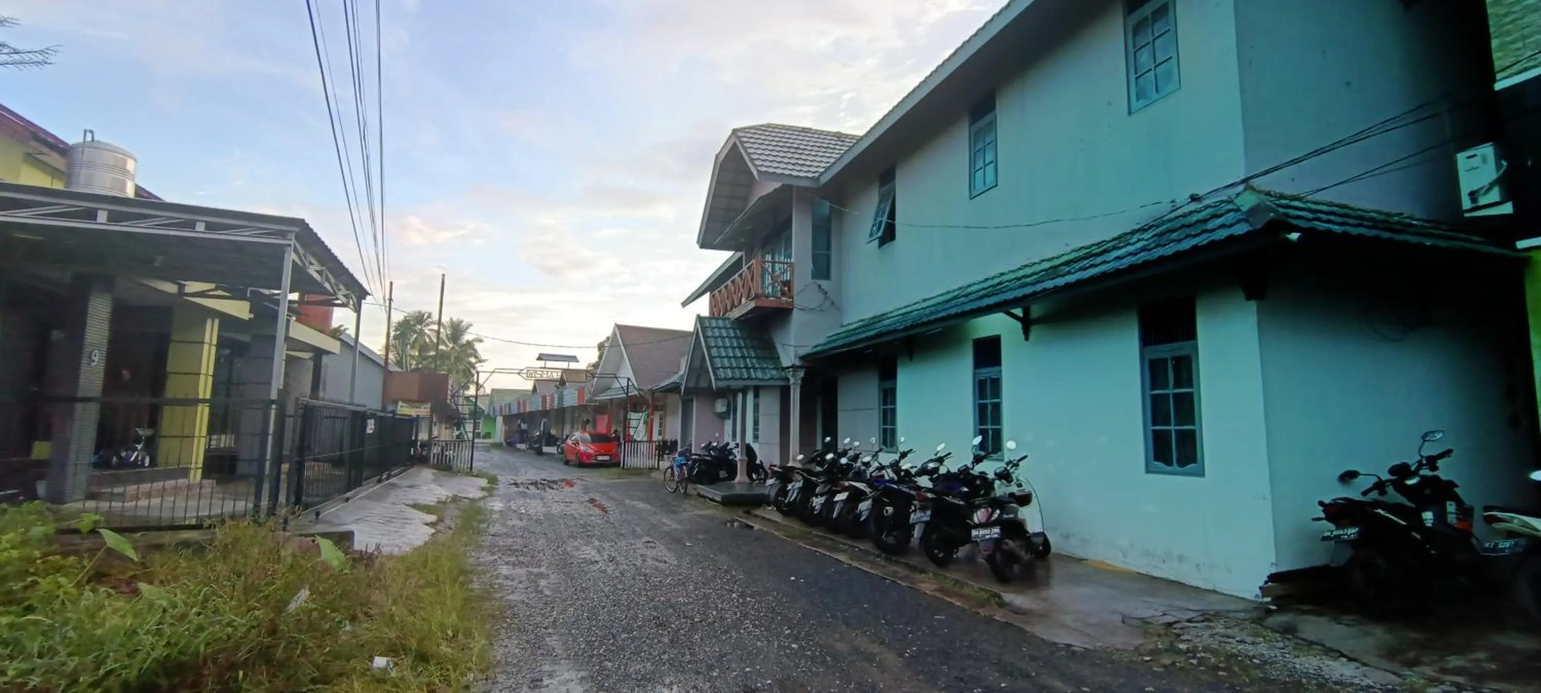 Facade/entrance in Hotel O Wisma Parakita Syariah Near RS Faisal Patalasang