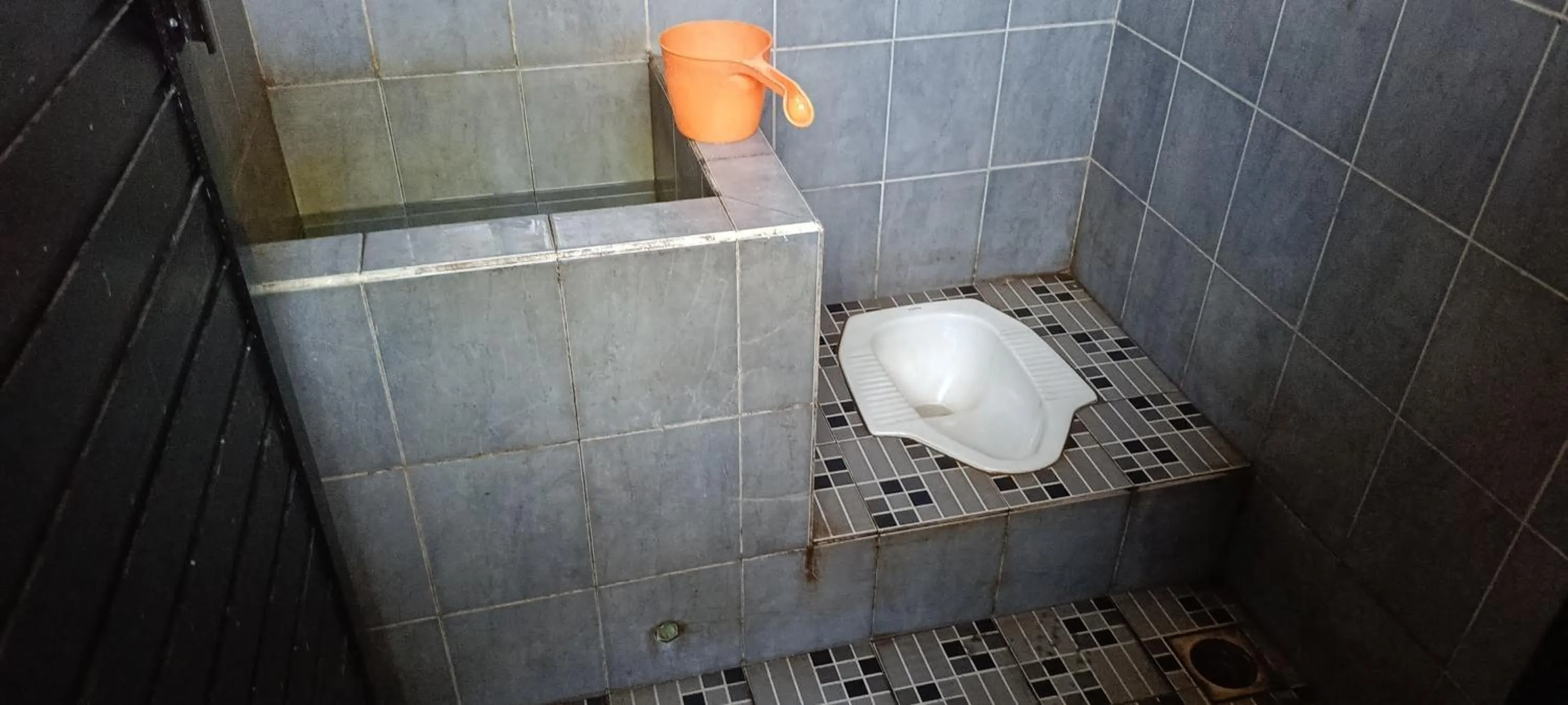 Bathroom in Hotel O Wisma Parakita Syariah Near RS Faisal Patalasang