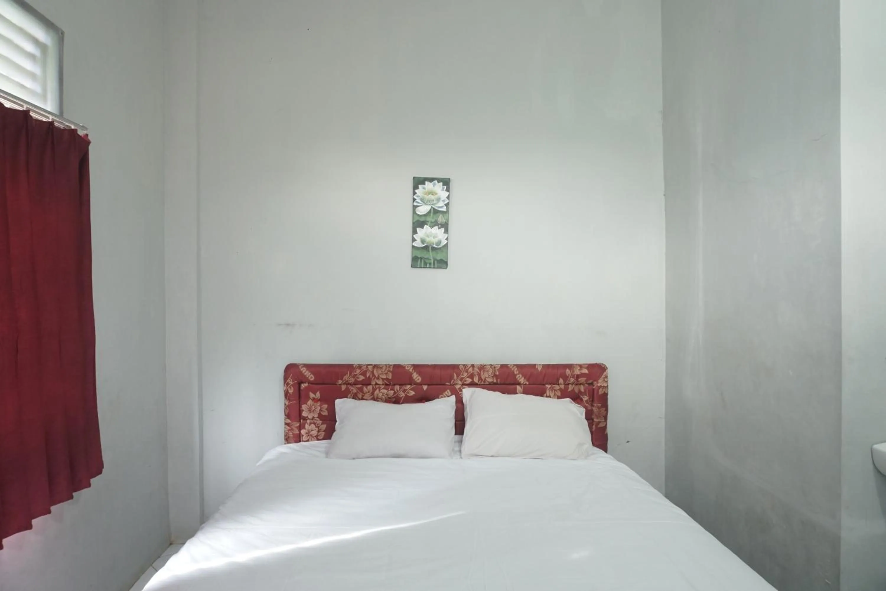 Bedroom, Bed in Hotel O Wisma Deli Syariah Near RSUD Nene Mallomo Sidenreng Rappang