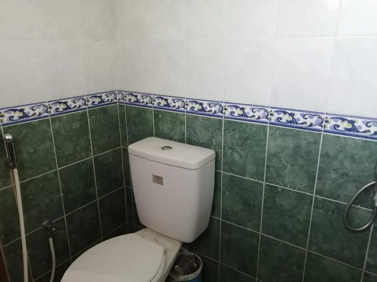 Bathroom in Hotel O Wisma Deli Syariah Near RSUD Nene Mallomo Sidenreng Rappang