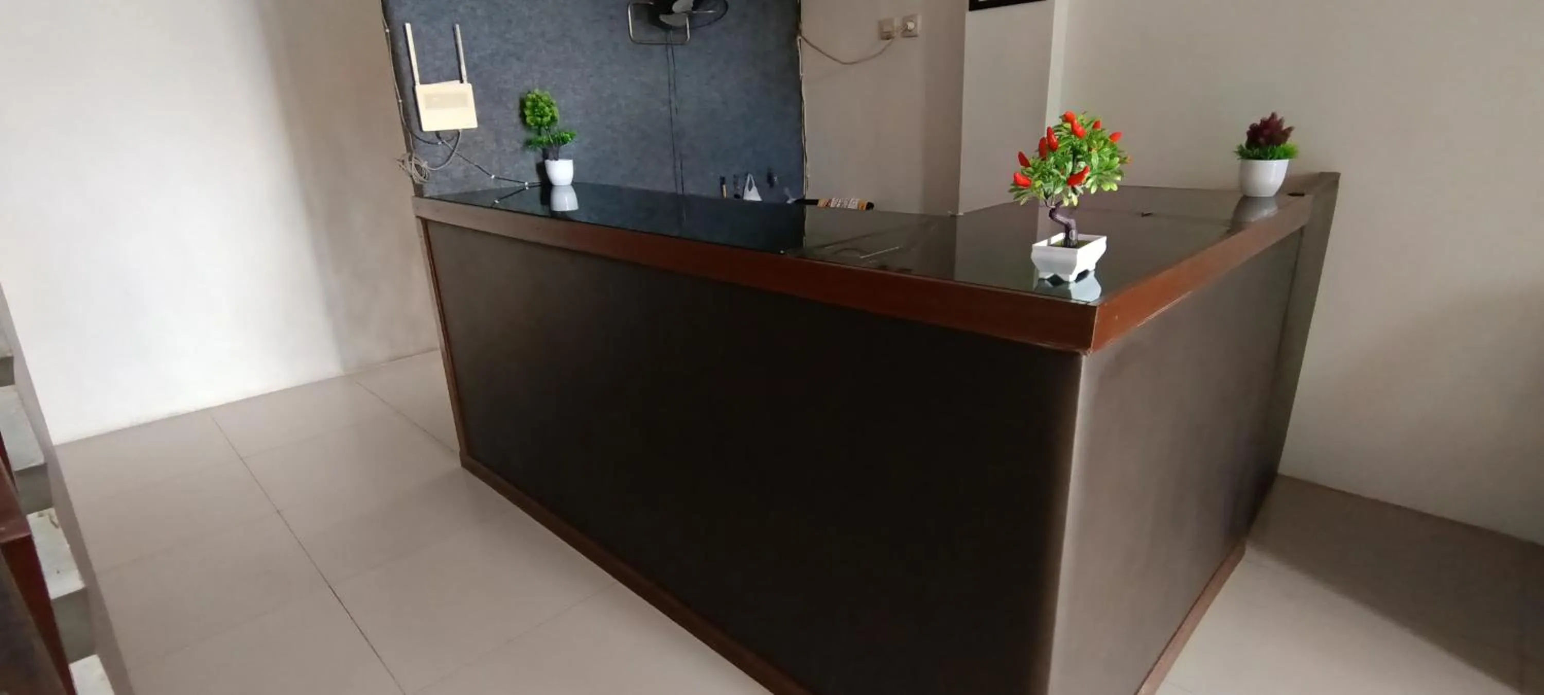 Lobby or reception in Hotel O Wisma Deli Syariah Near RSUD Nene Mallomo Sidenreng Rappang