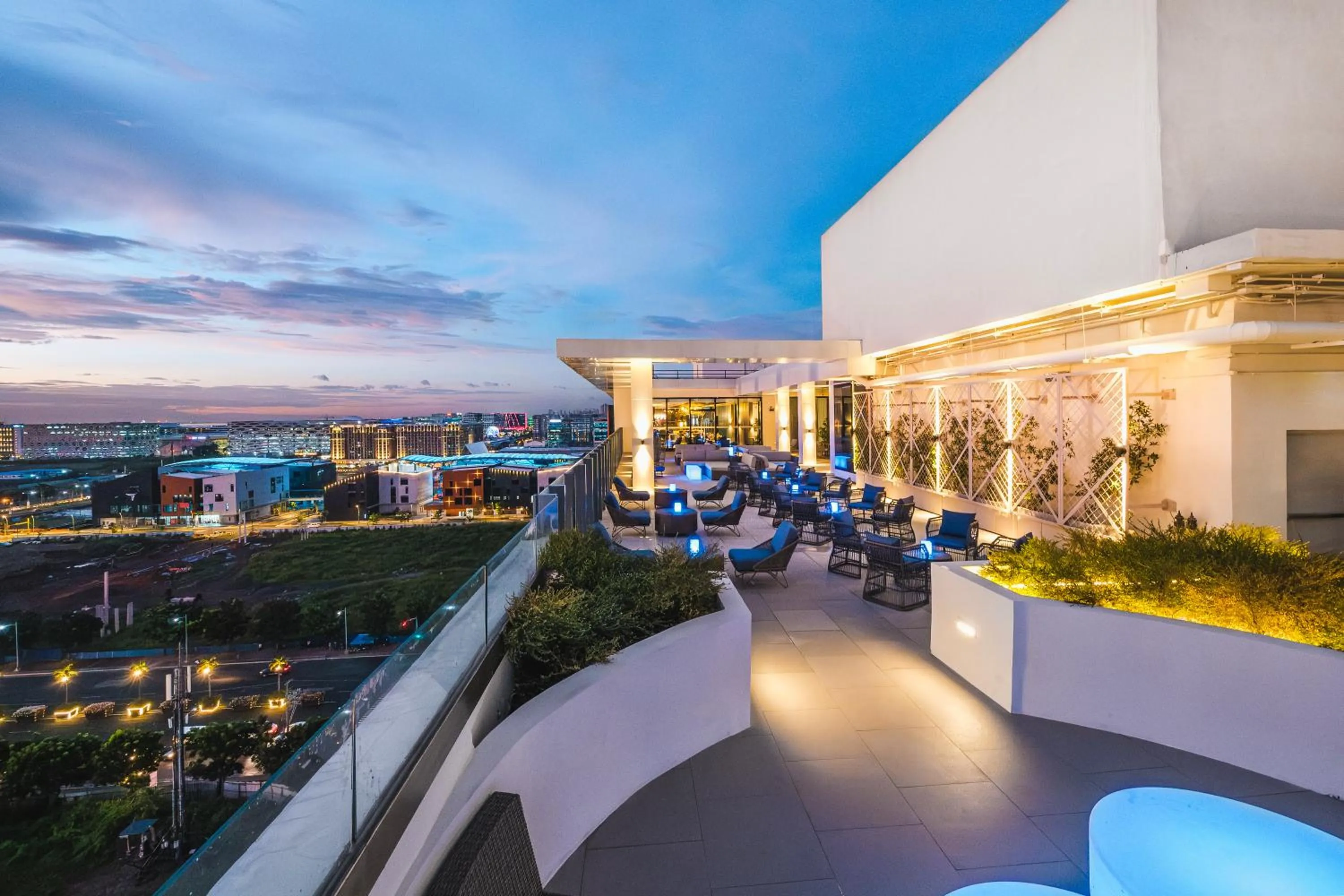 Property building in Seda Manila Bay near Ayala Malls