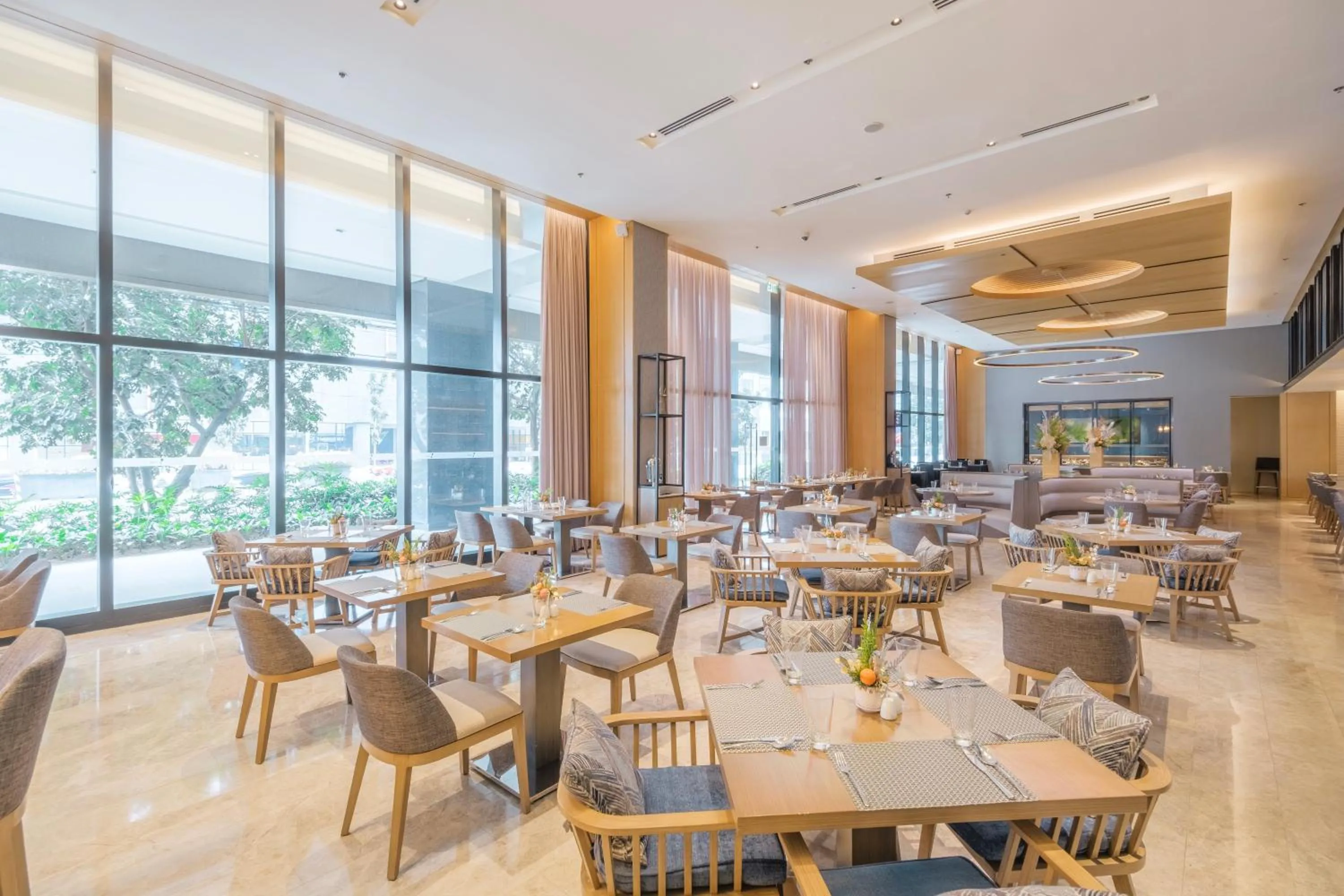 Restaurant/places to eat in Seda Manila Bay near Ayala Malls