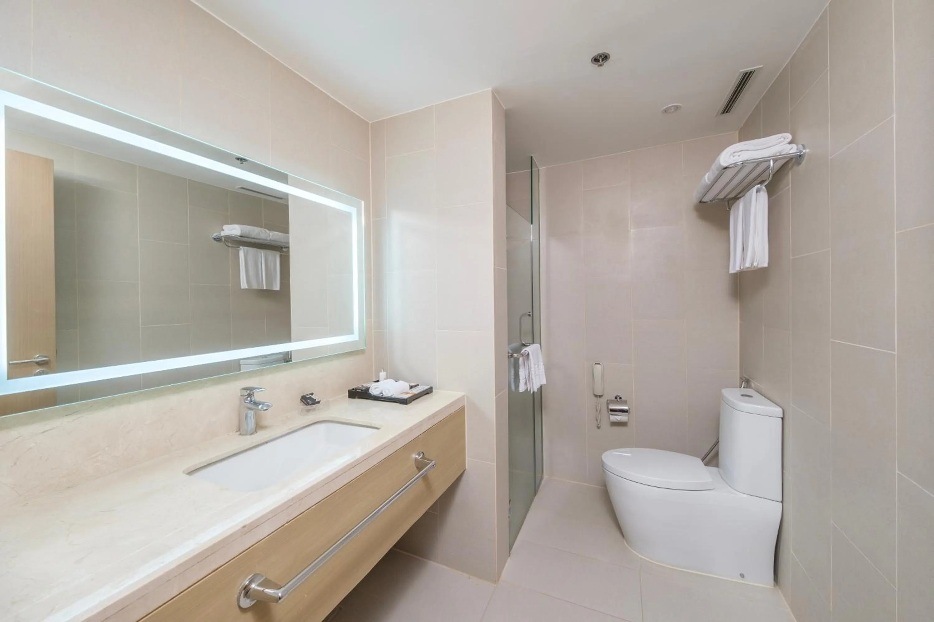 Shower in Seda Manila Bay near Ayala Malls