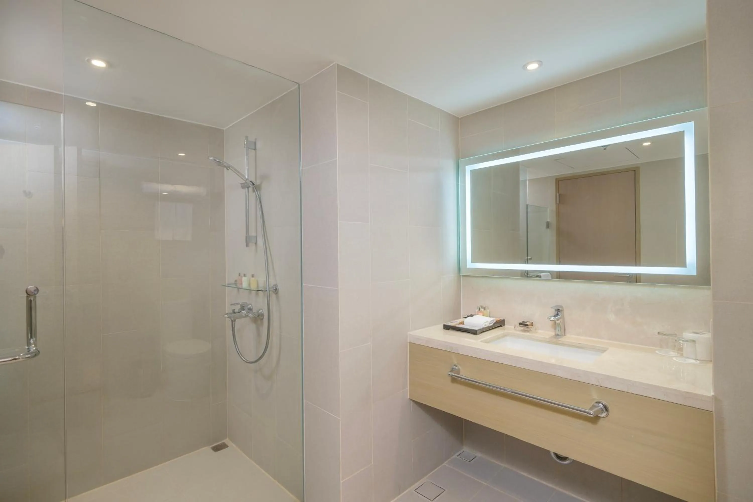 Shower in Seda Manila Bay near Ayala Malls