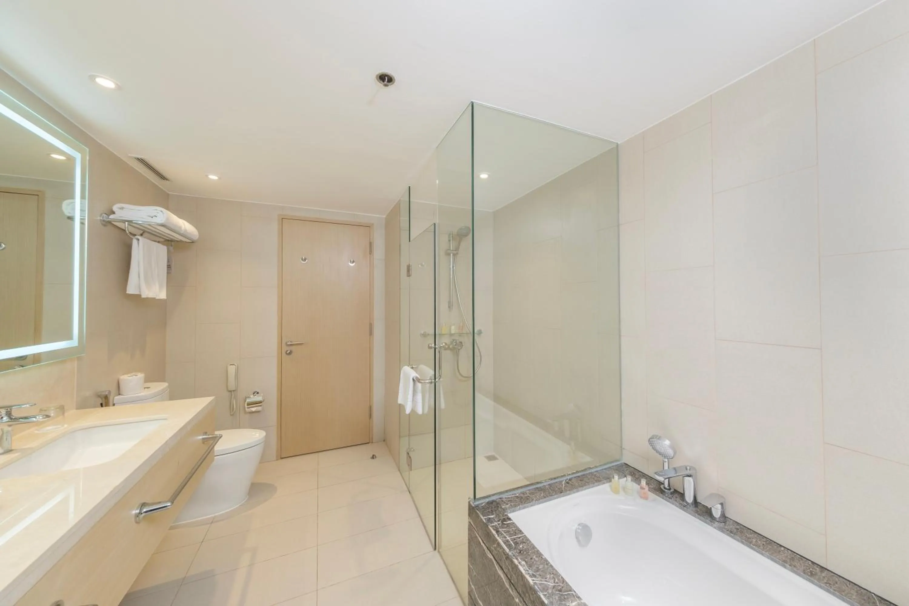 Shower in Seda Manila Bay near Ayala Malls