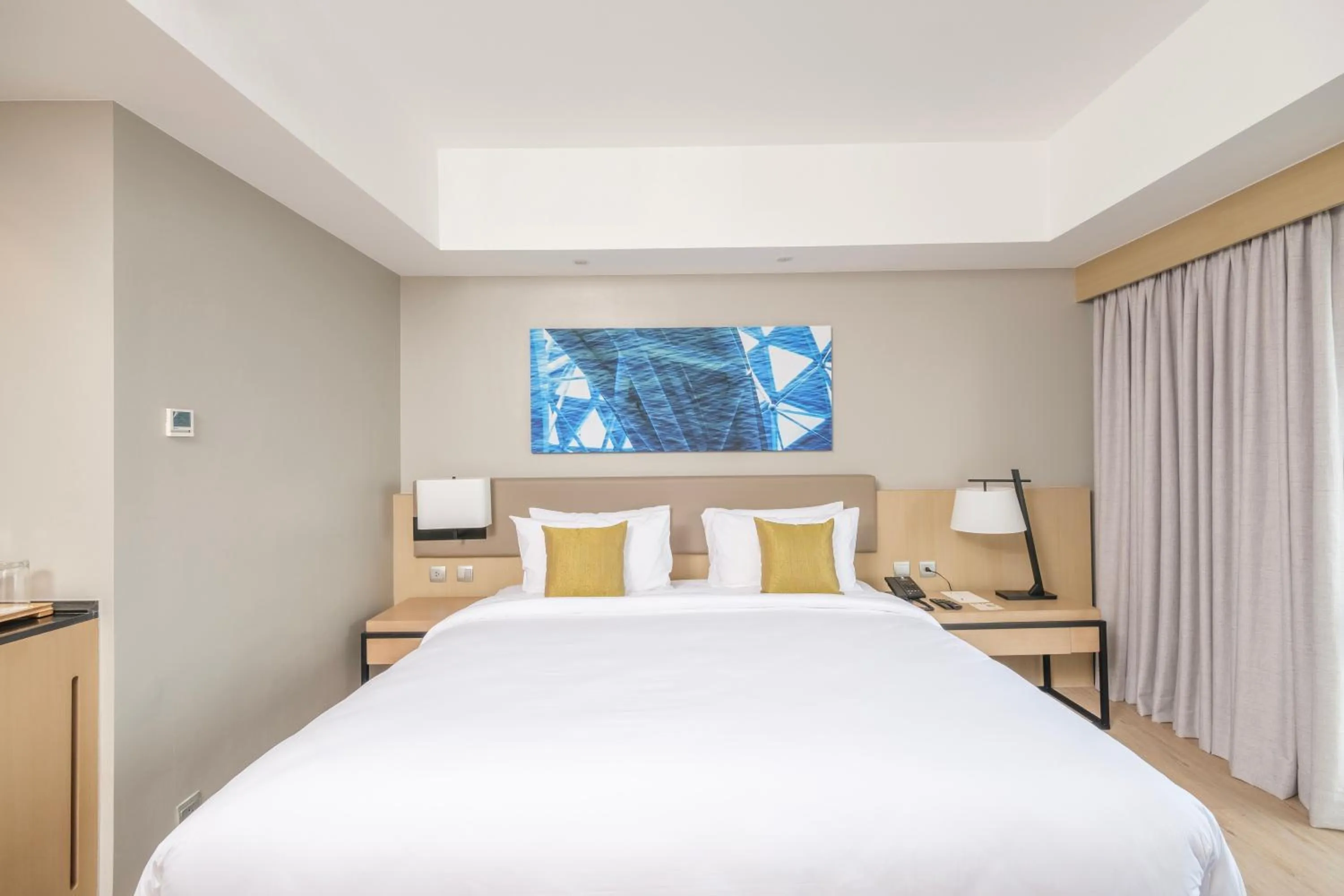 Bed in Seda Manila Bay near Ayala Malls