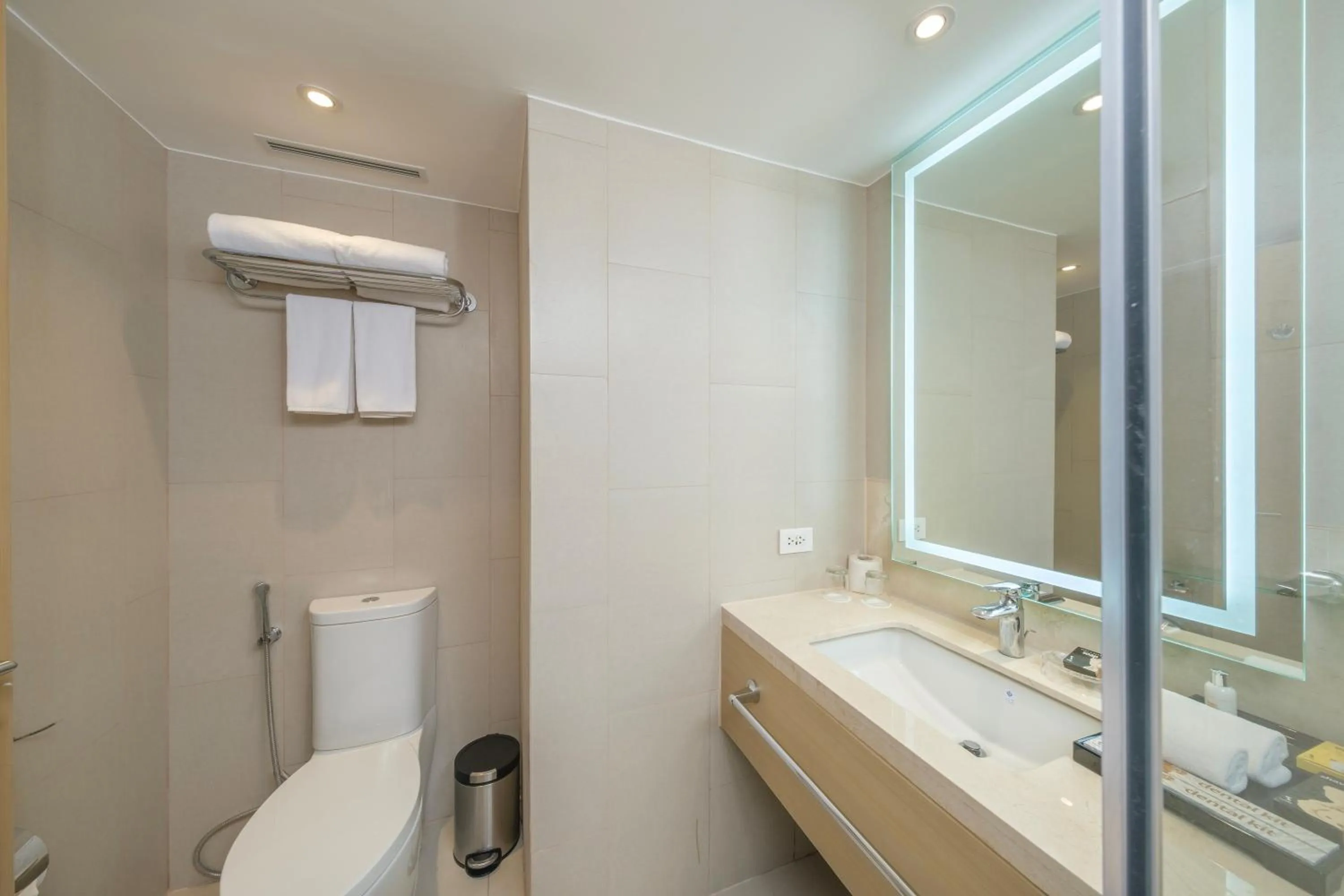 Bathroom in Seda Manila Bay near Ayala Malls