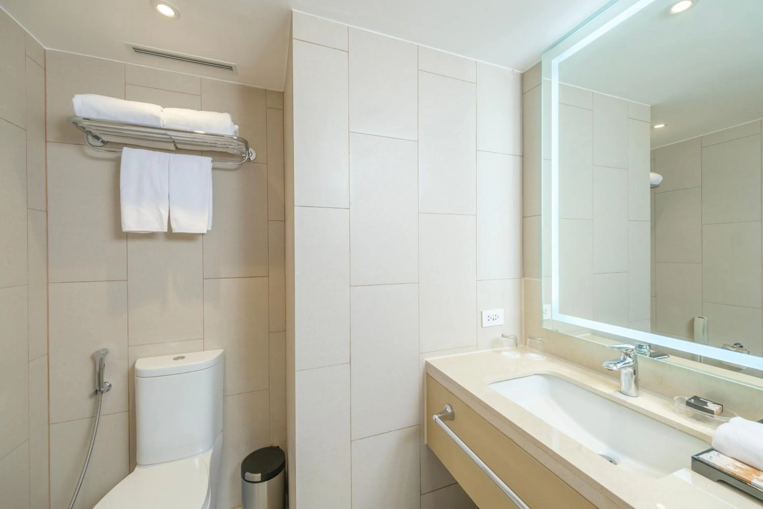 Bathroom in Seda Manila Bay near Ayala Malls