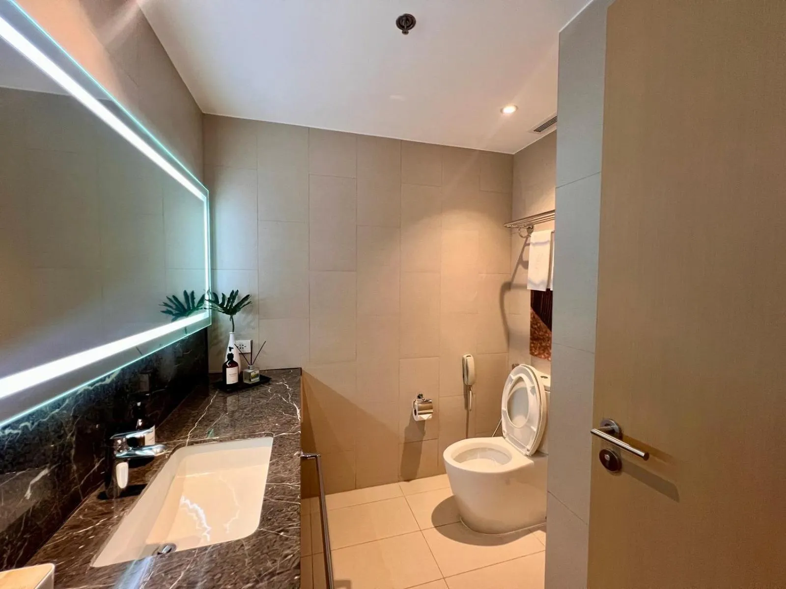 Seda Manila Bay near Ayala Malls