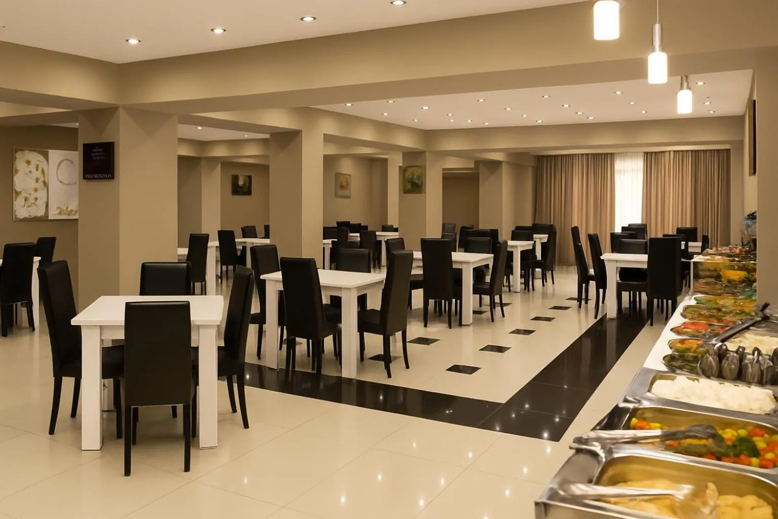 Restaurant/places to eat in Hotel Grand Palace