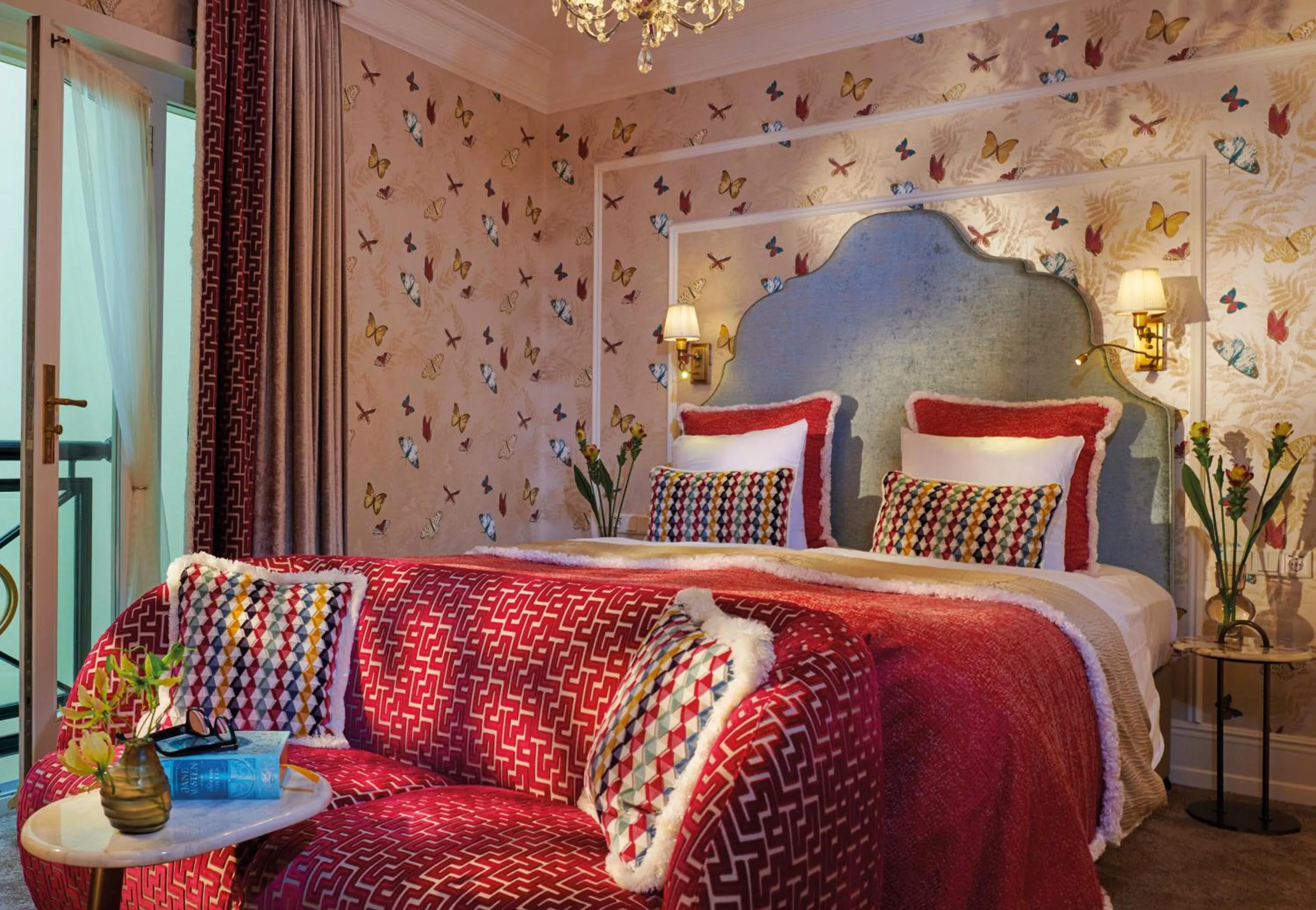 Property building, Bed in Hotel Estheréa