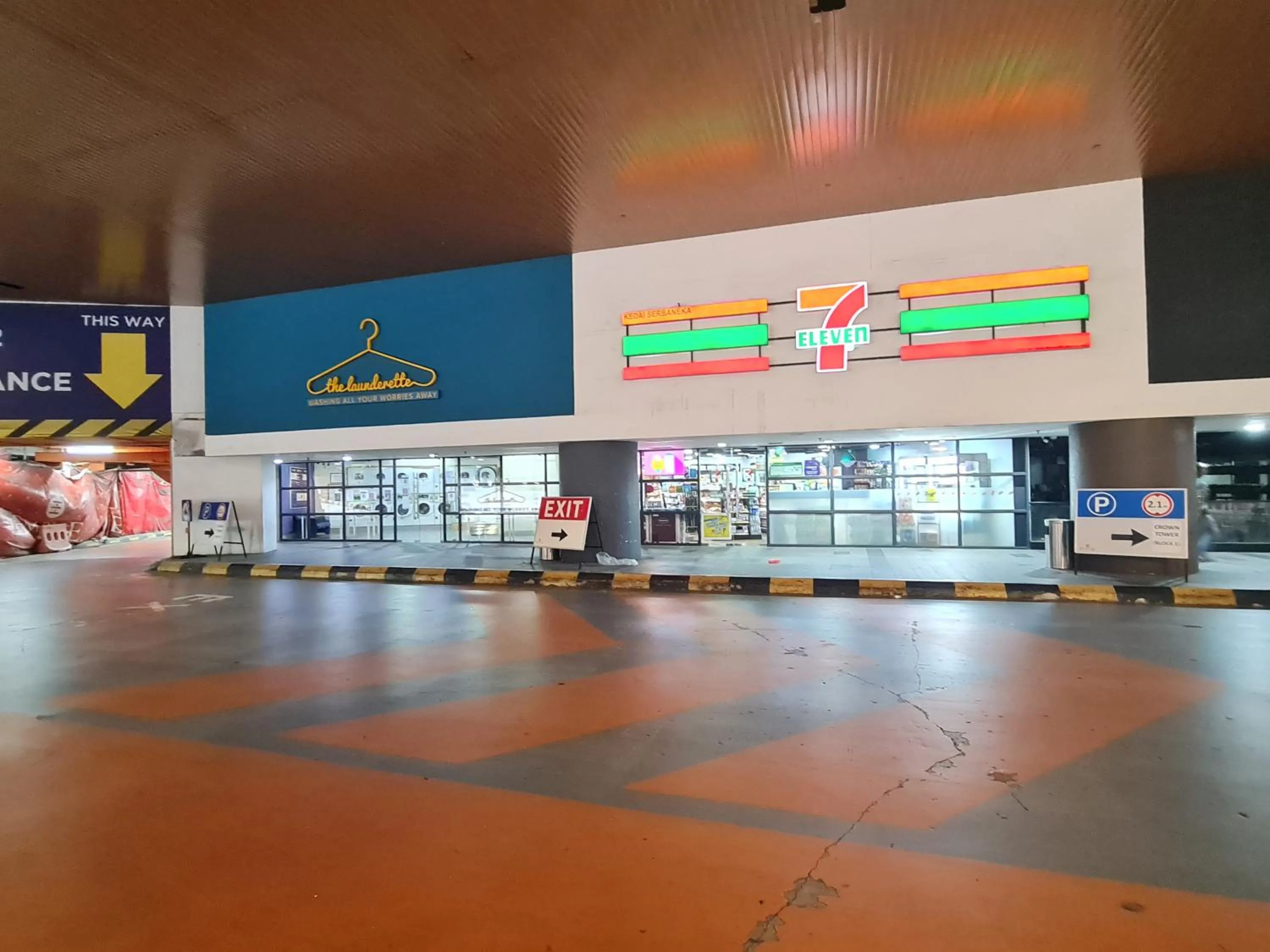 Shopping Area in Empire City PJ Studio Suites by Manhattan Group