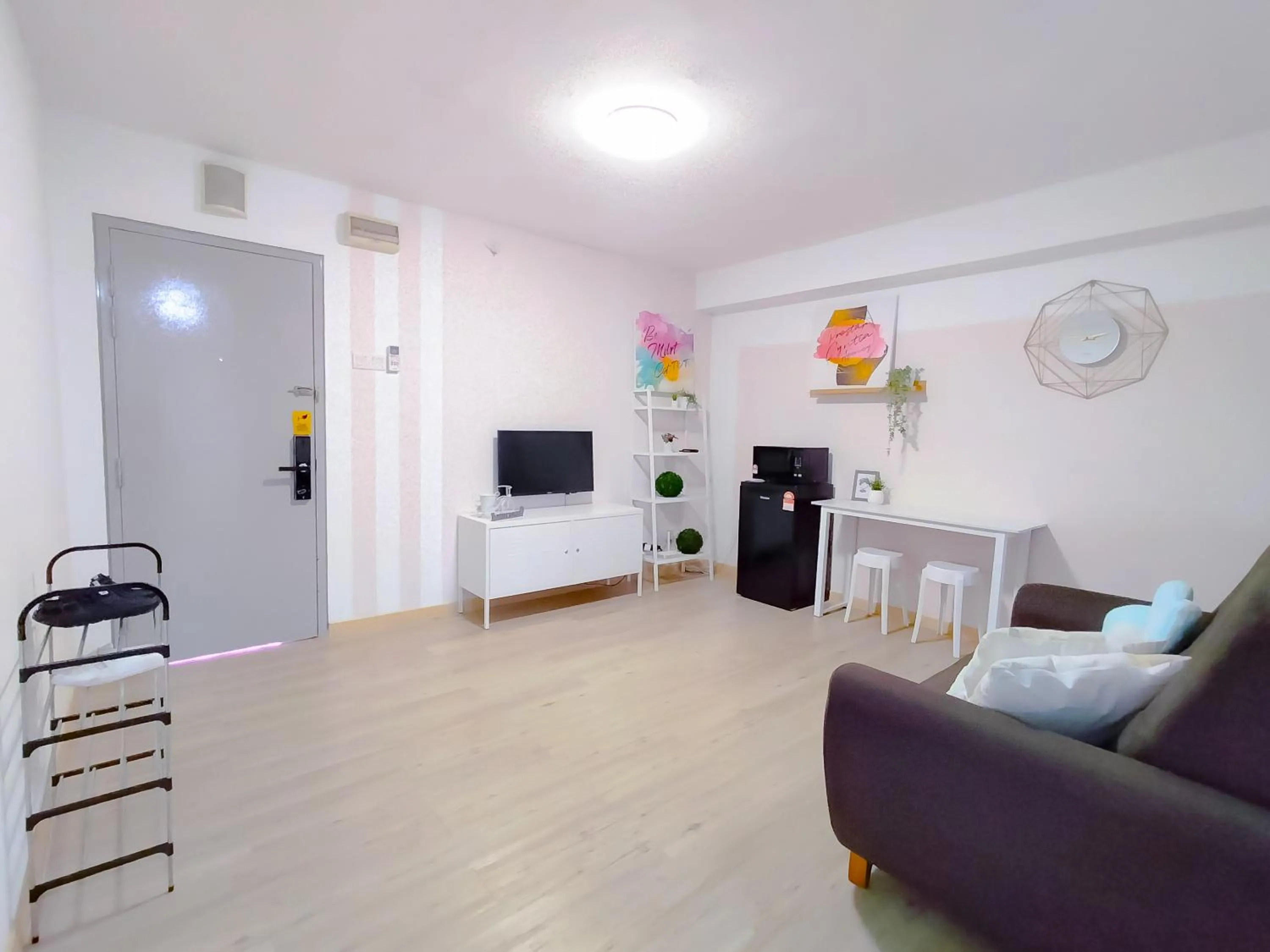 TV and multimedia in Empire City PJ Studio Suites by Manhattan Group