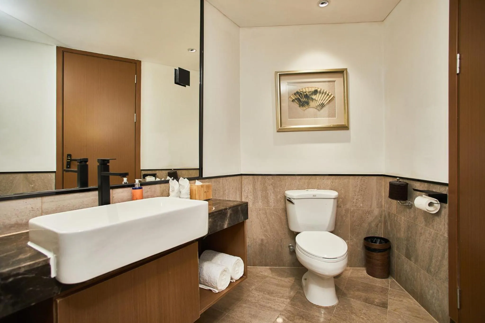 Toilet in Harriway Garden Hotel Houjie