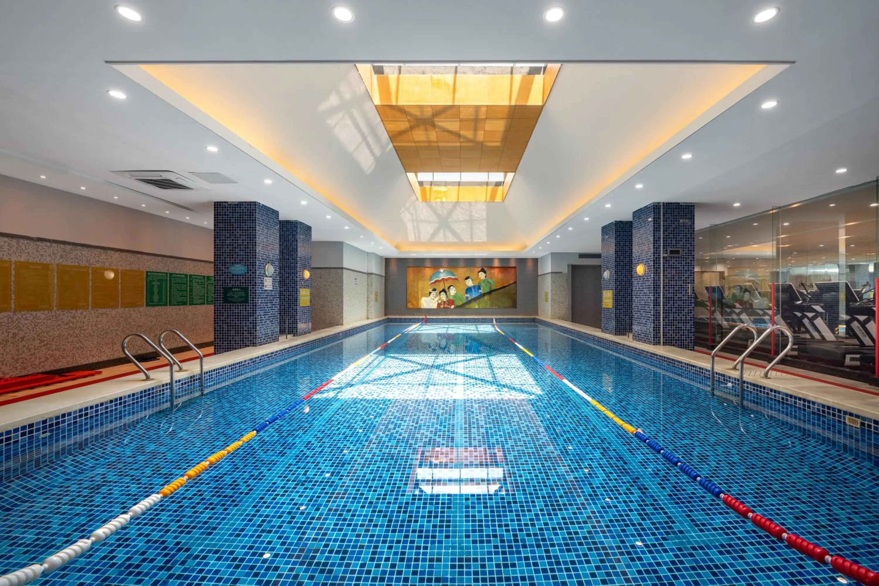 Swimming pool in Harriway Garden Hotel Houjie