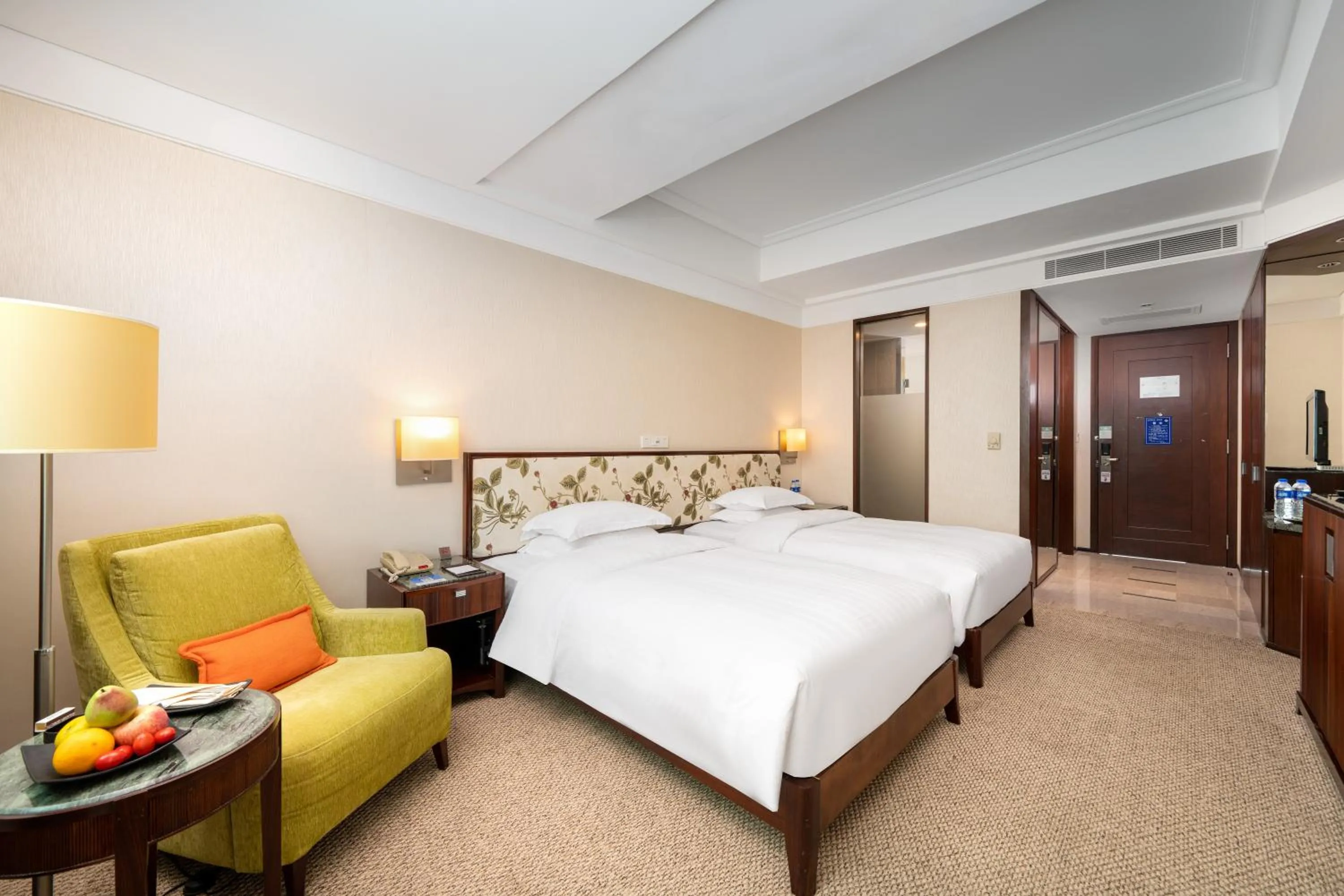 Photo of the whole room, Bed in Harriway Garden Hotel Houjie