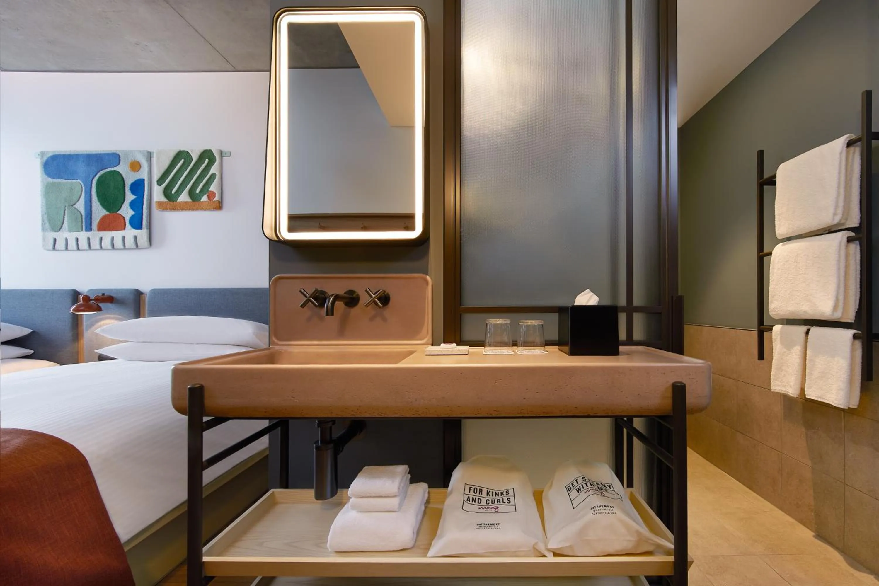 Bathroom, Bed in Moxy Sydney Airport