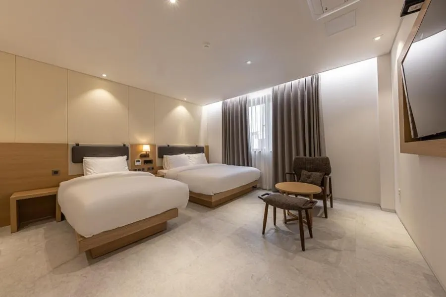 Bed in Masan Daisy Hotel