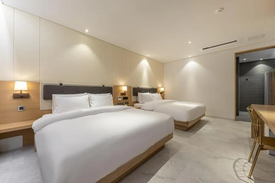 Bed in Masan Daisy Hotel