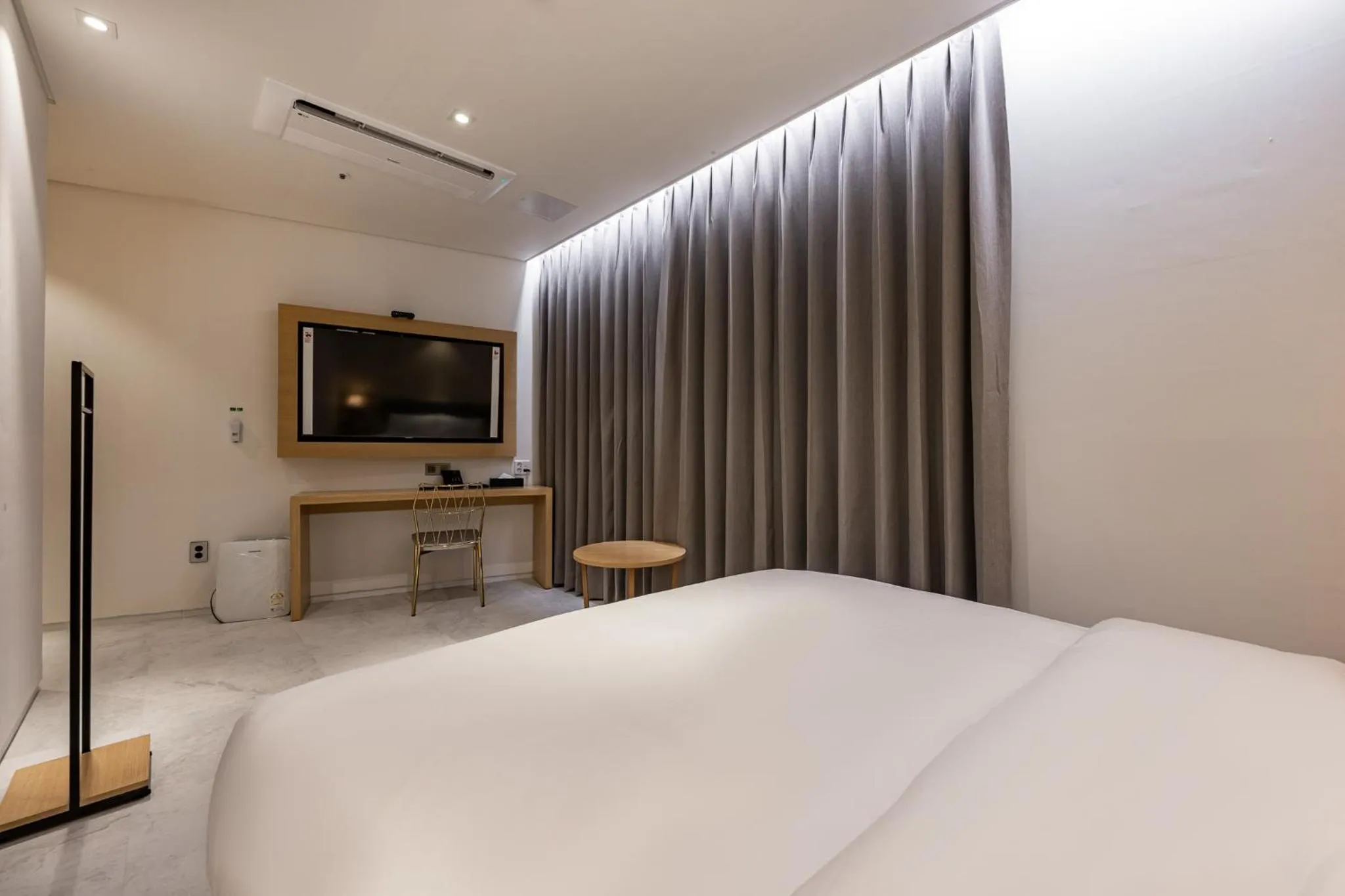 Bed in Masan Daisy Hotel