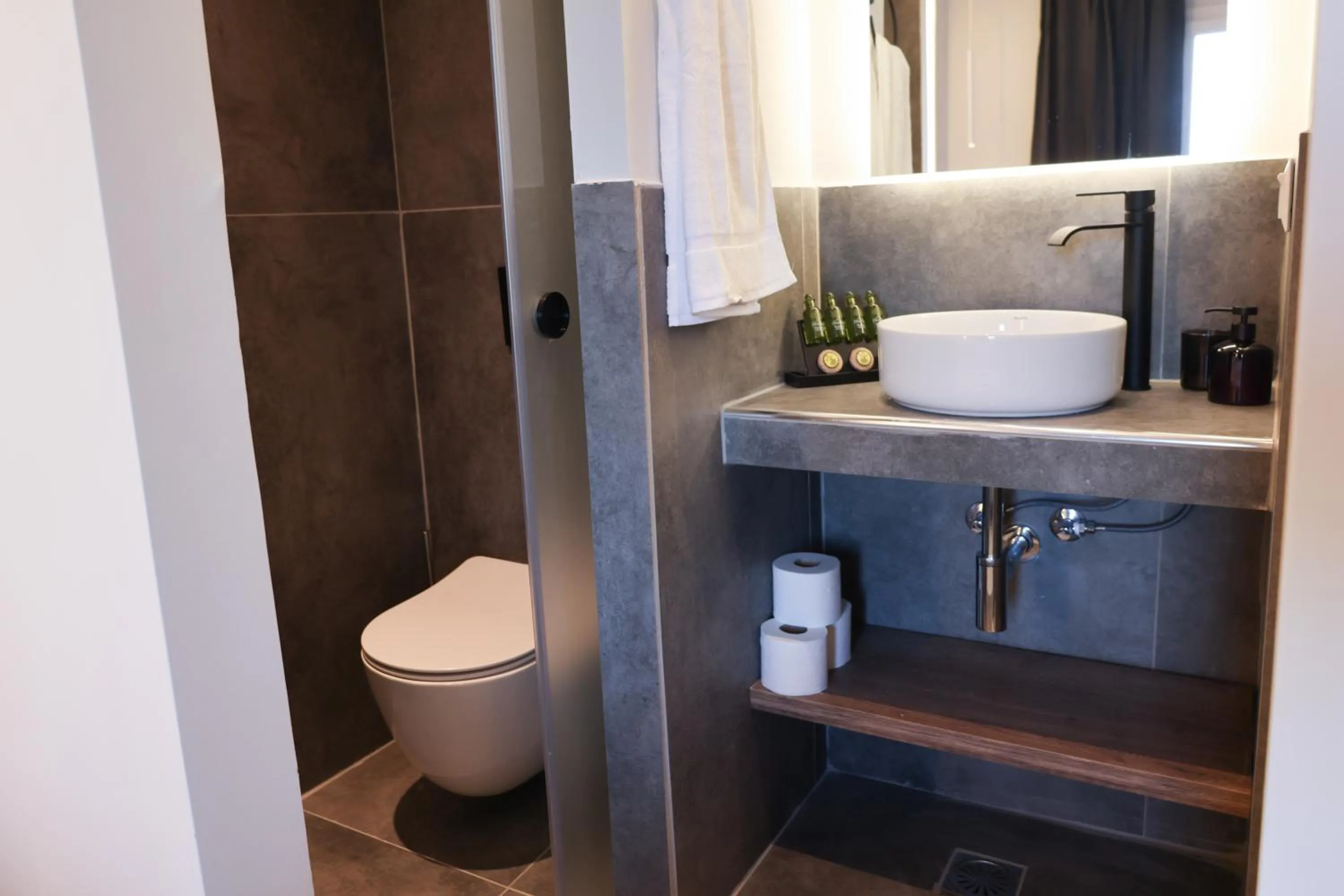 Toilet in Uphill Unique Boutique Suites