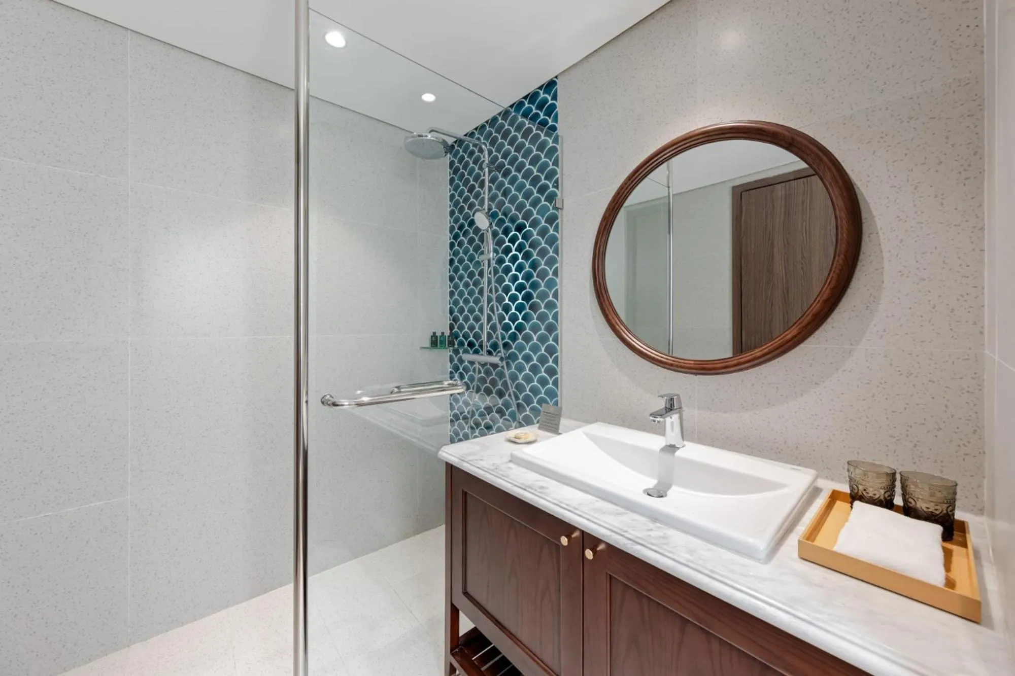 Shower in La Siesta Classic Hang Thung