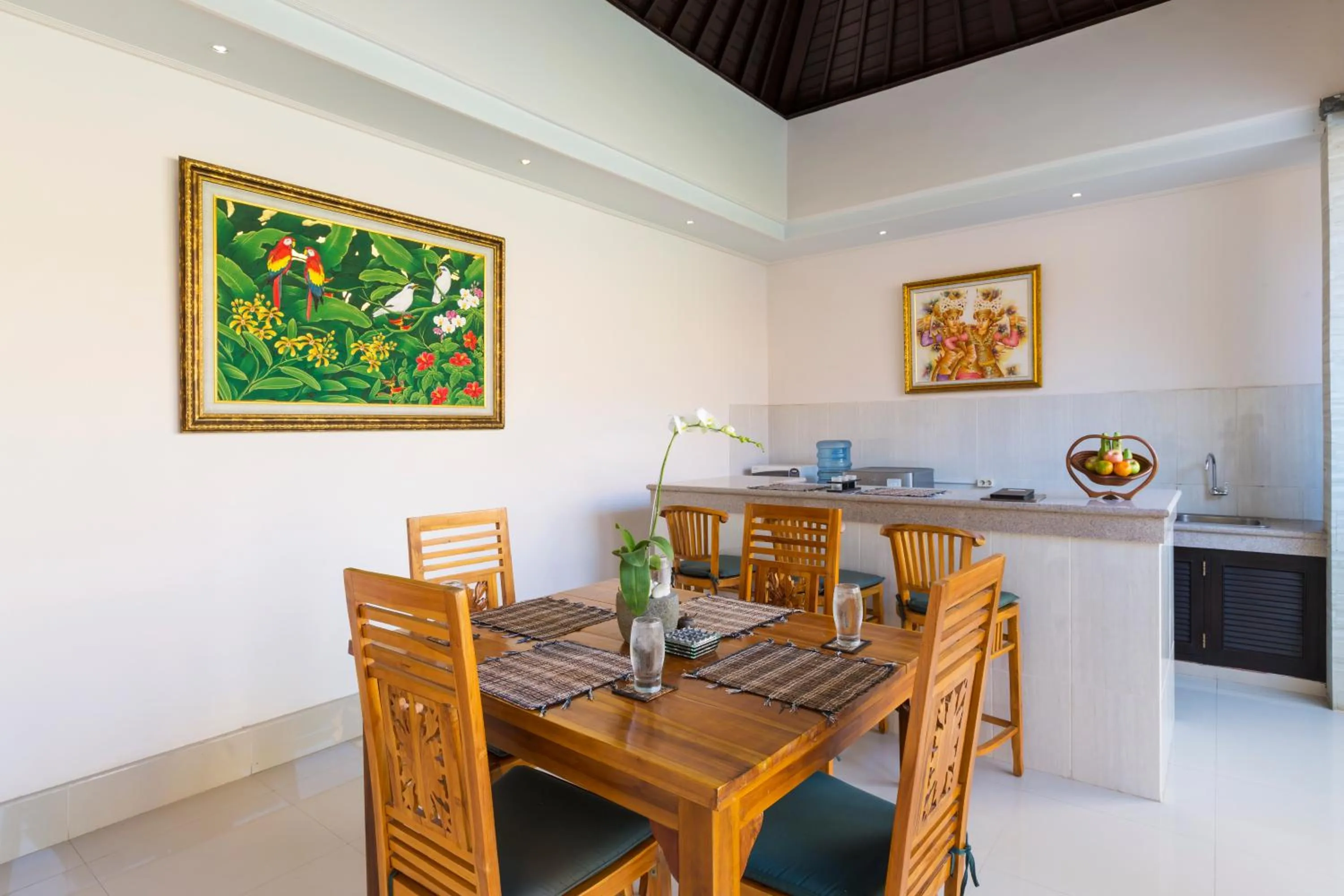 Kitchen or kitchenette in Kubal Villa and Living Seminyak